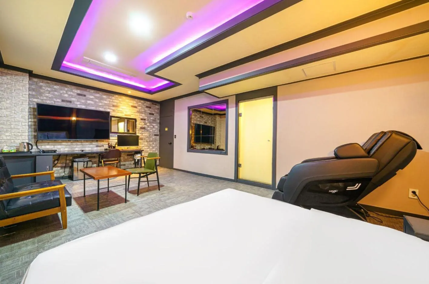 Bed in Carlton Hotel