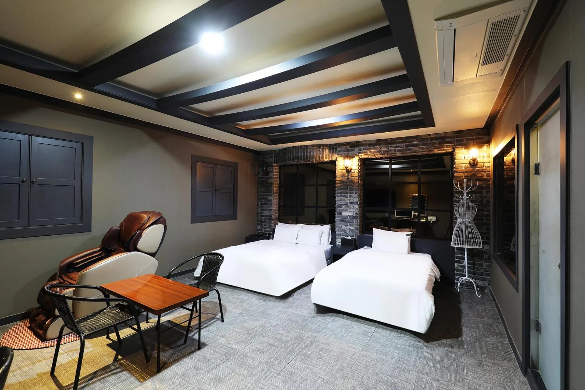 Bed in Carlton Hotel