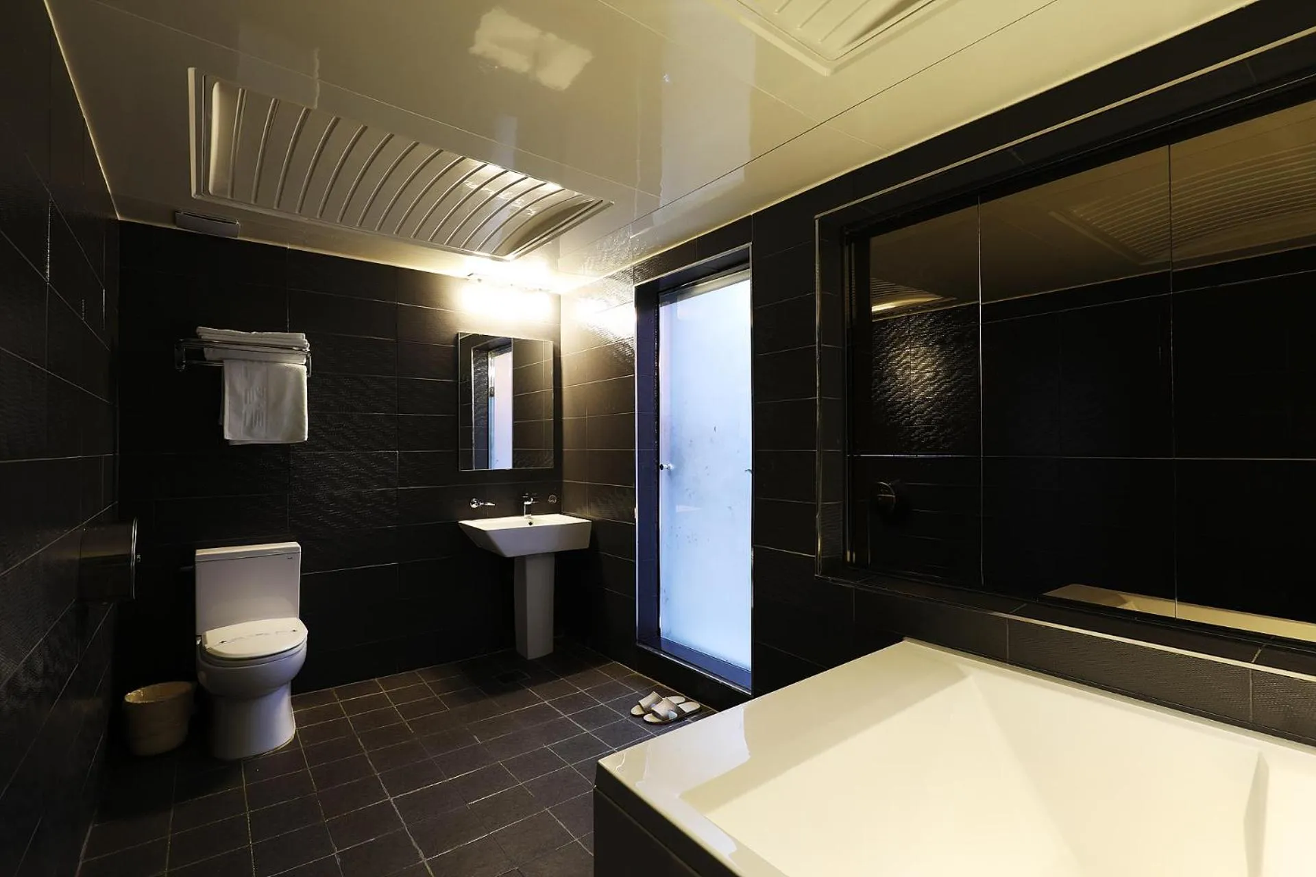 Shower in Carlton Hotel