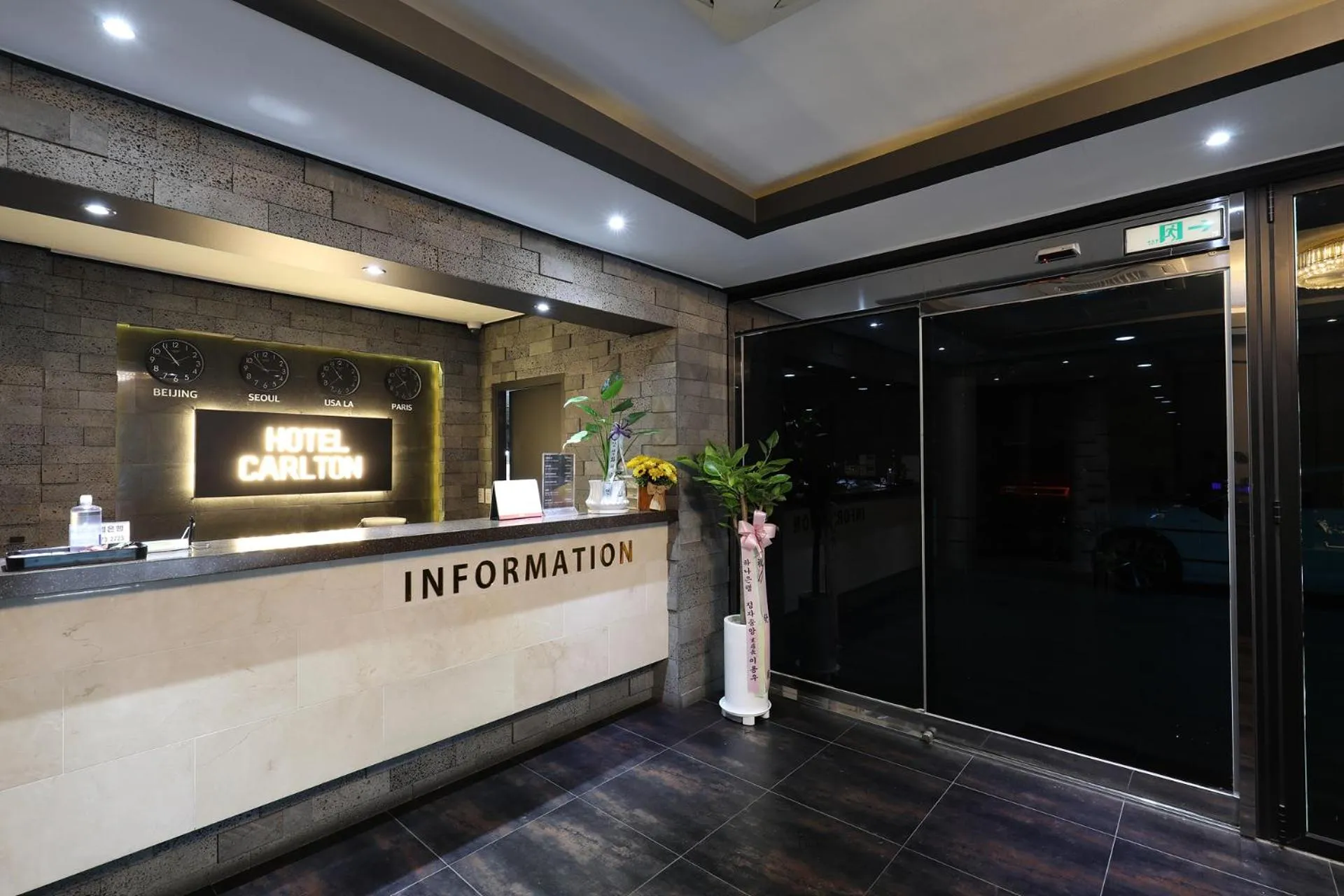 Lobby or reception in Carlton Hotel