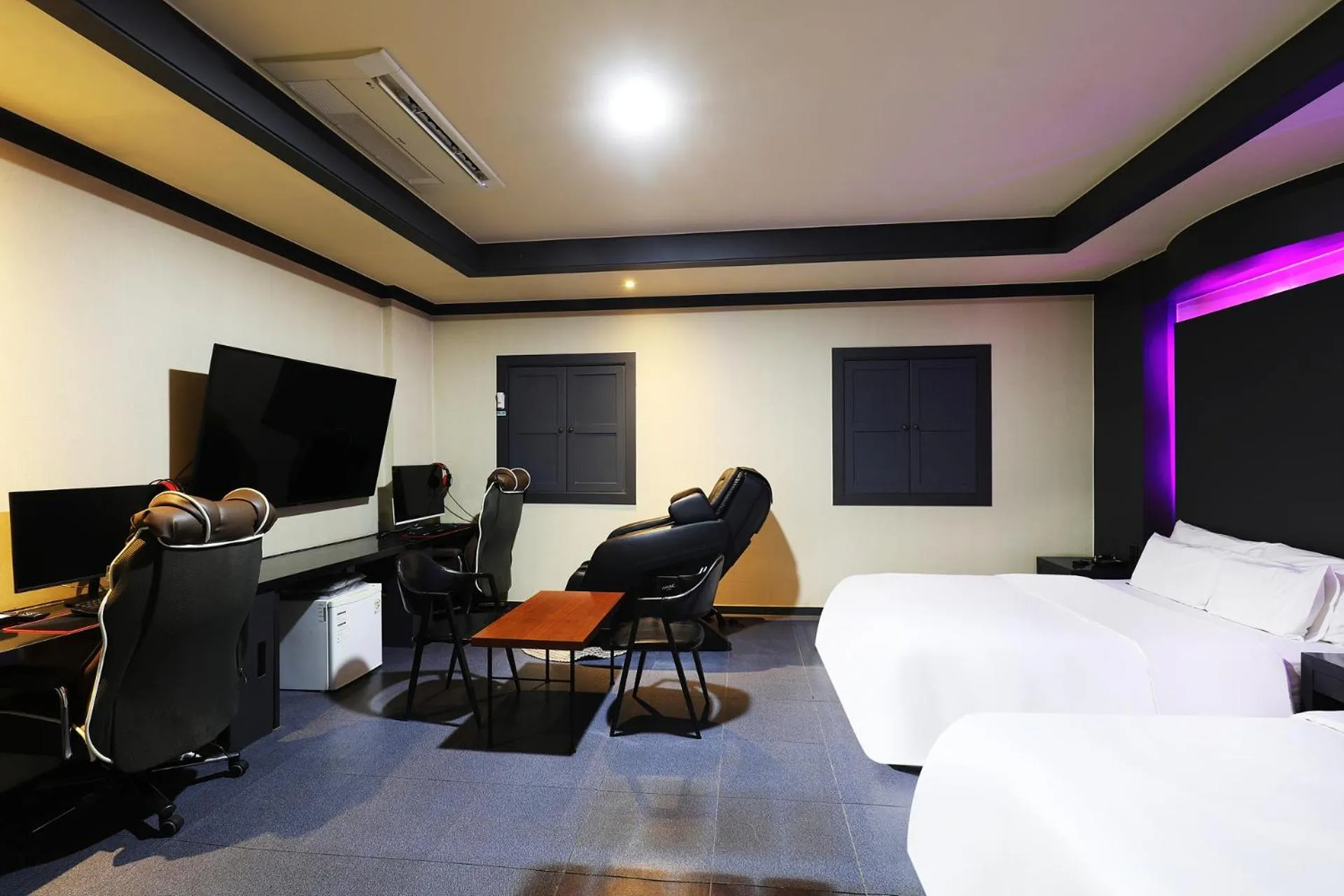 Bed in Carlton Hotel