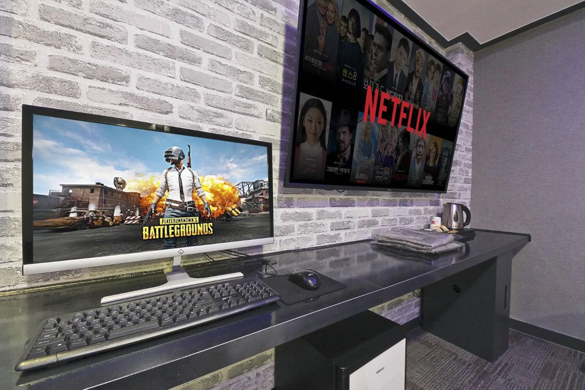 TV and multimedia in Carlton Hotel