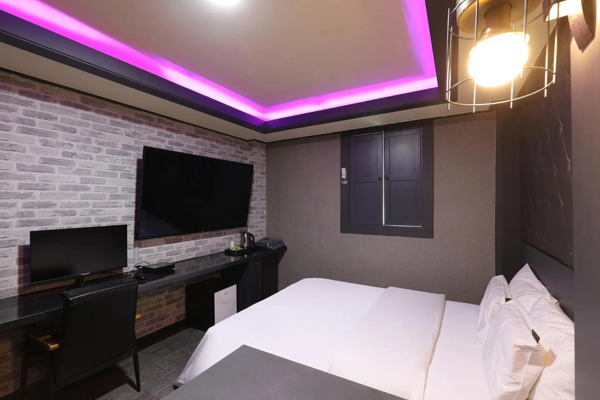 Bed in Carlton Hotel