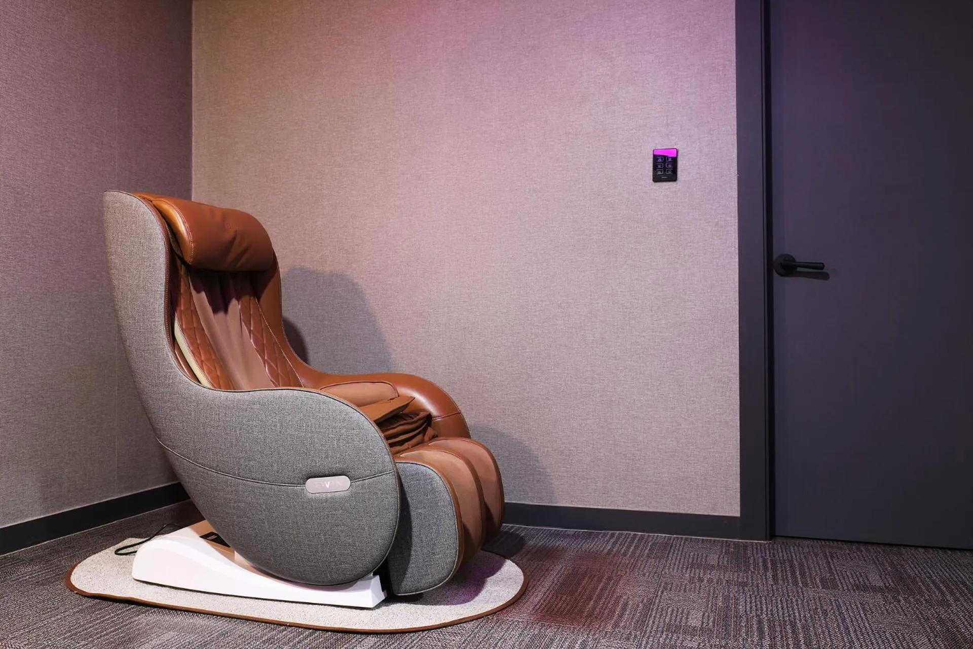 Seating area in Carlton Hotel