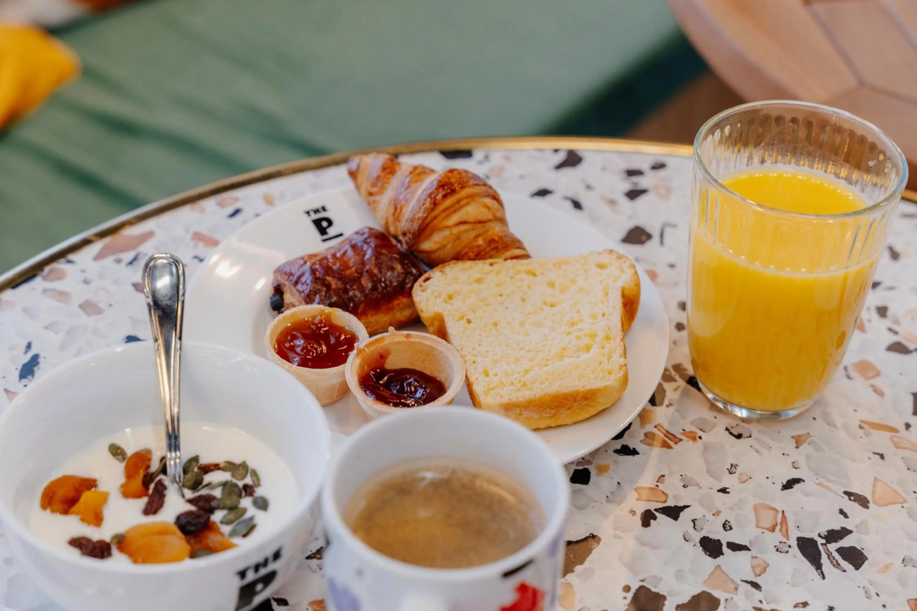 Breakfast in The People Caen