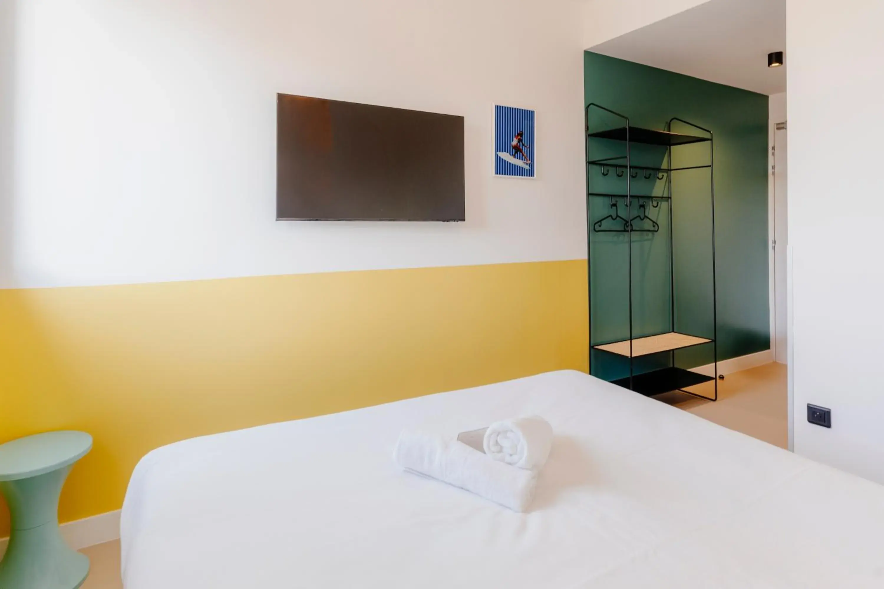 Bed in The People Caen Bed in The People Caen