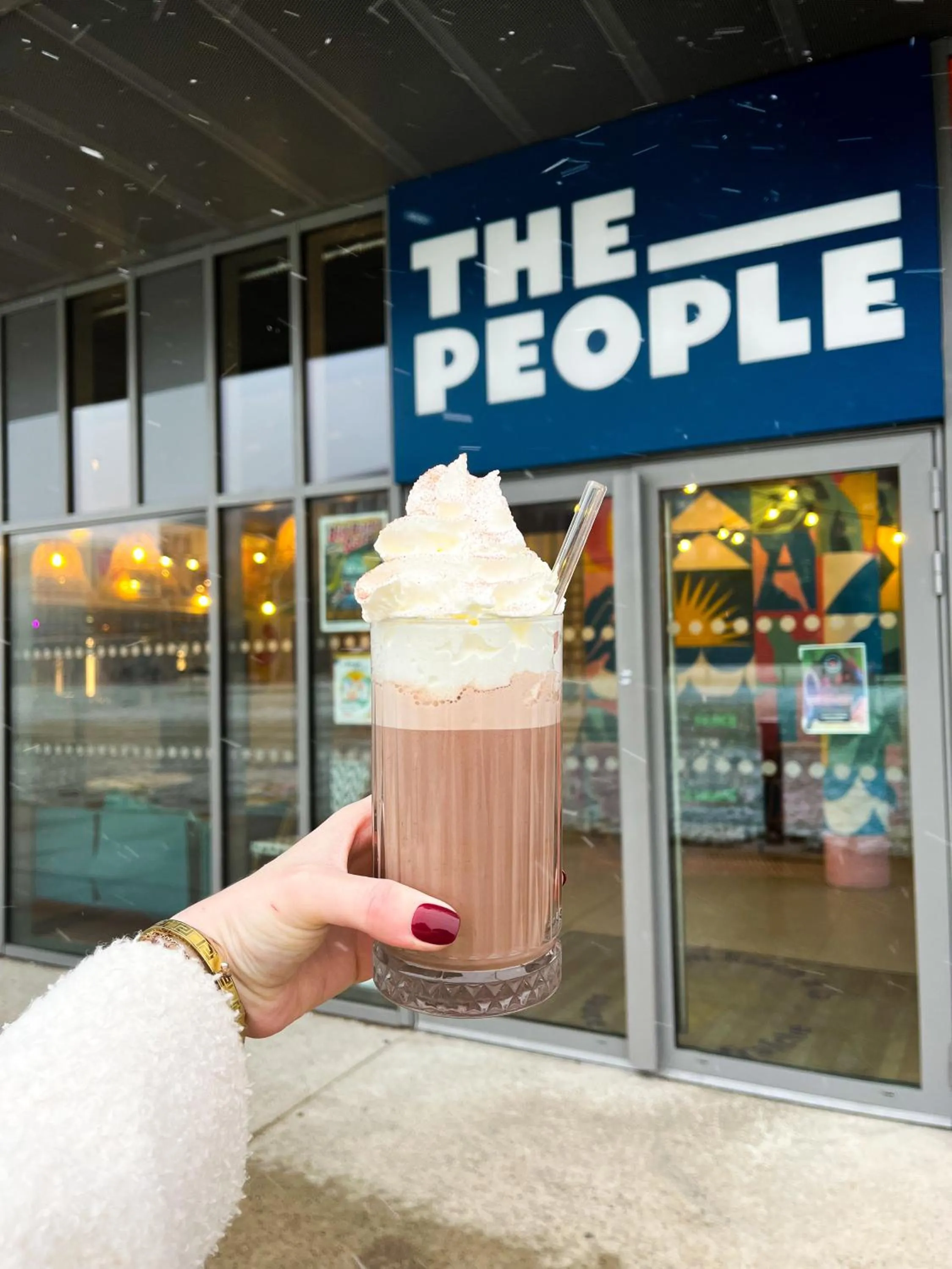 Facade/entrance in The People Caen