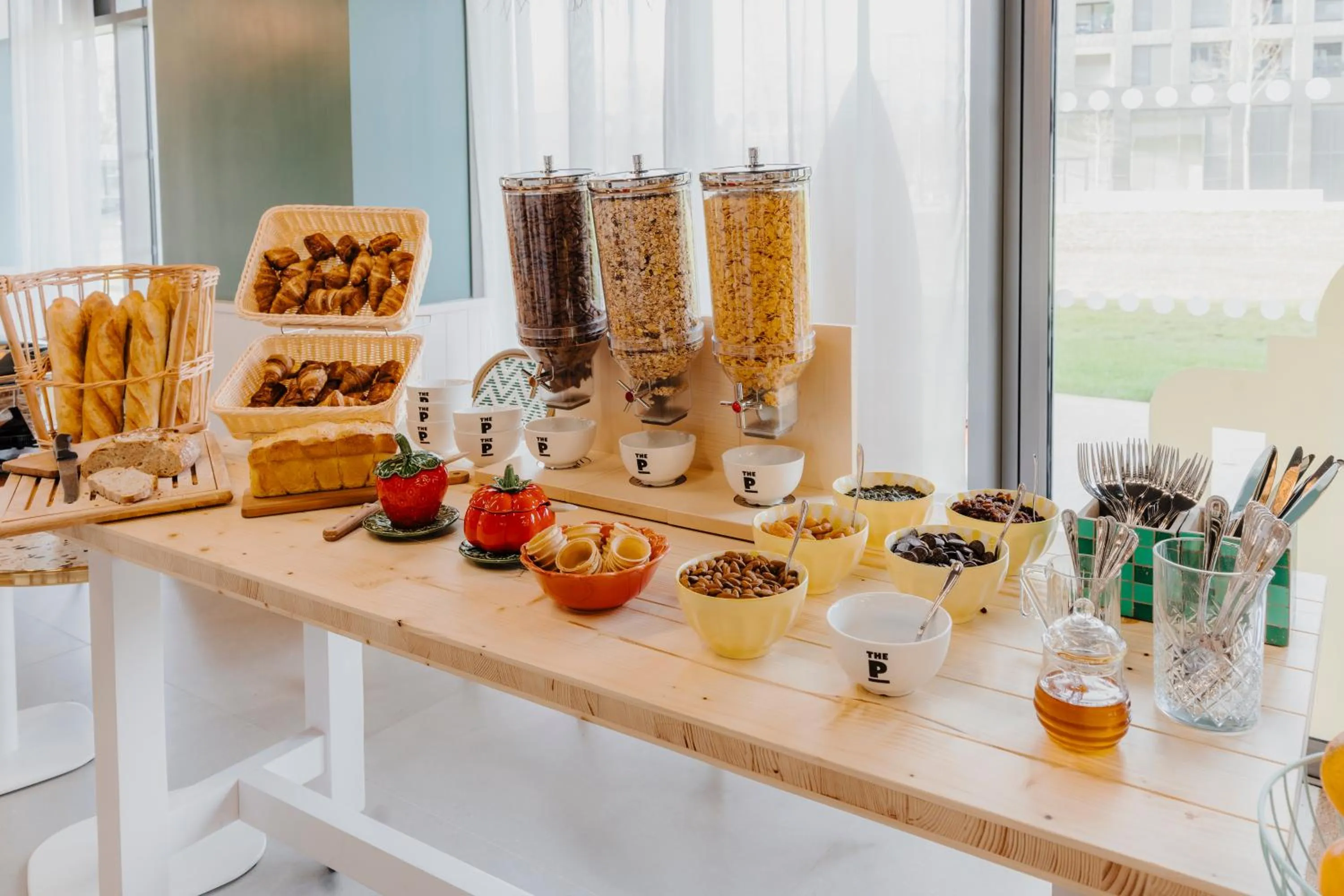 Breakfast in The People Caen