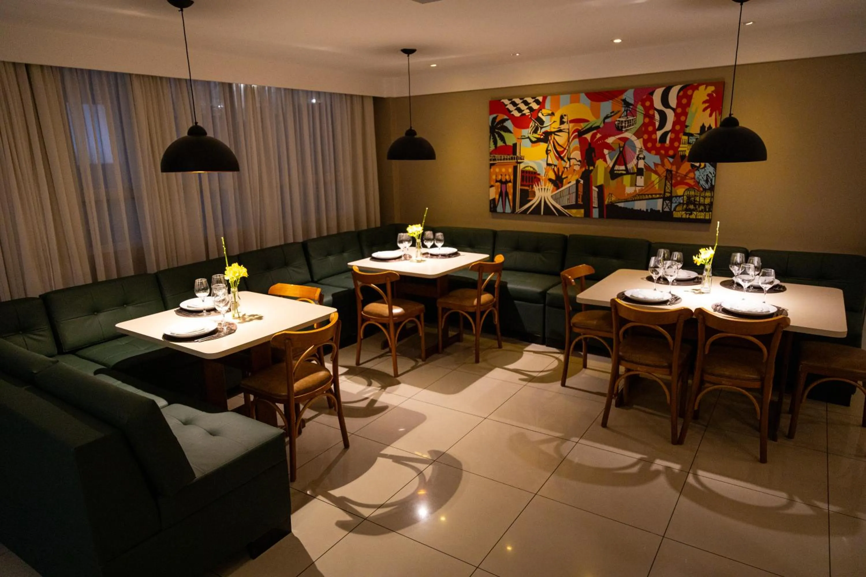 Restaurant/places to eat in Alfa Hotel