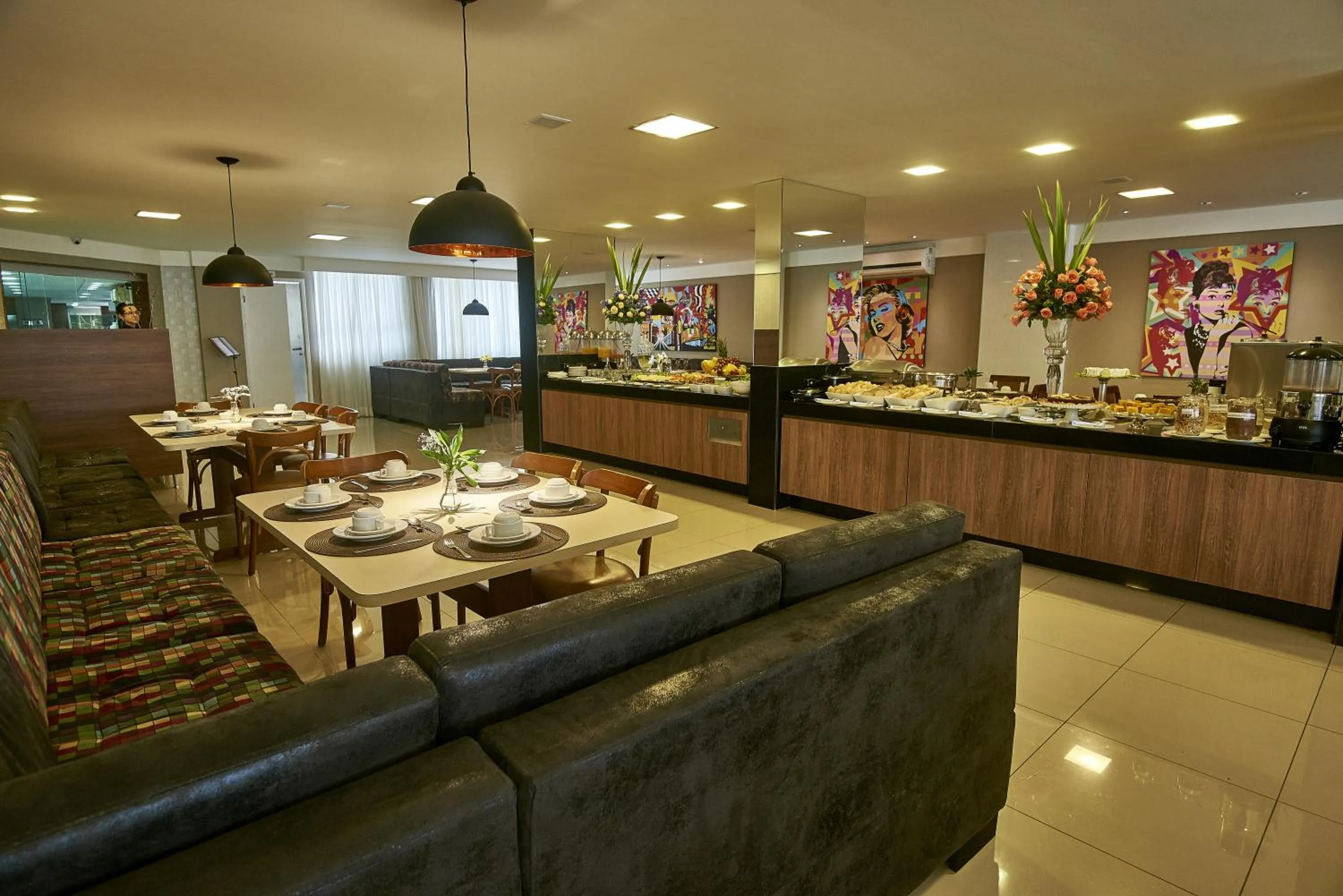 Restaurant/places to eat in Alfa Hotel