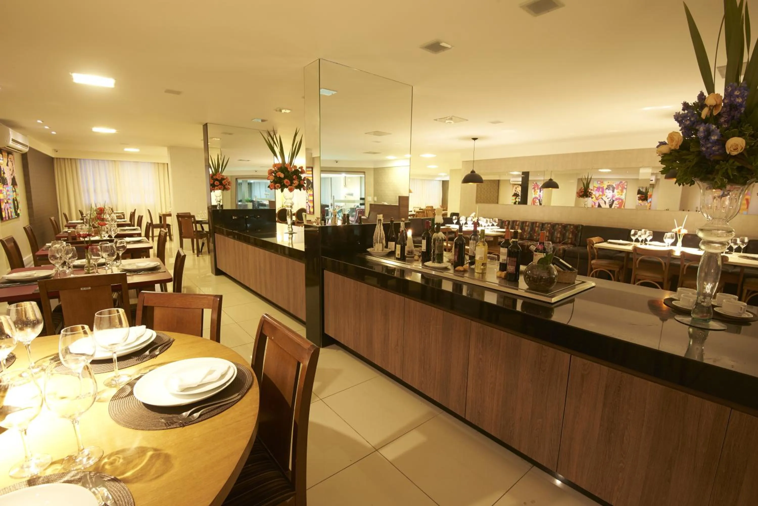 Restaurant/places to eat in Alfa Hotel