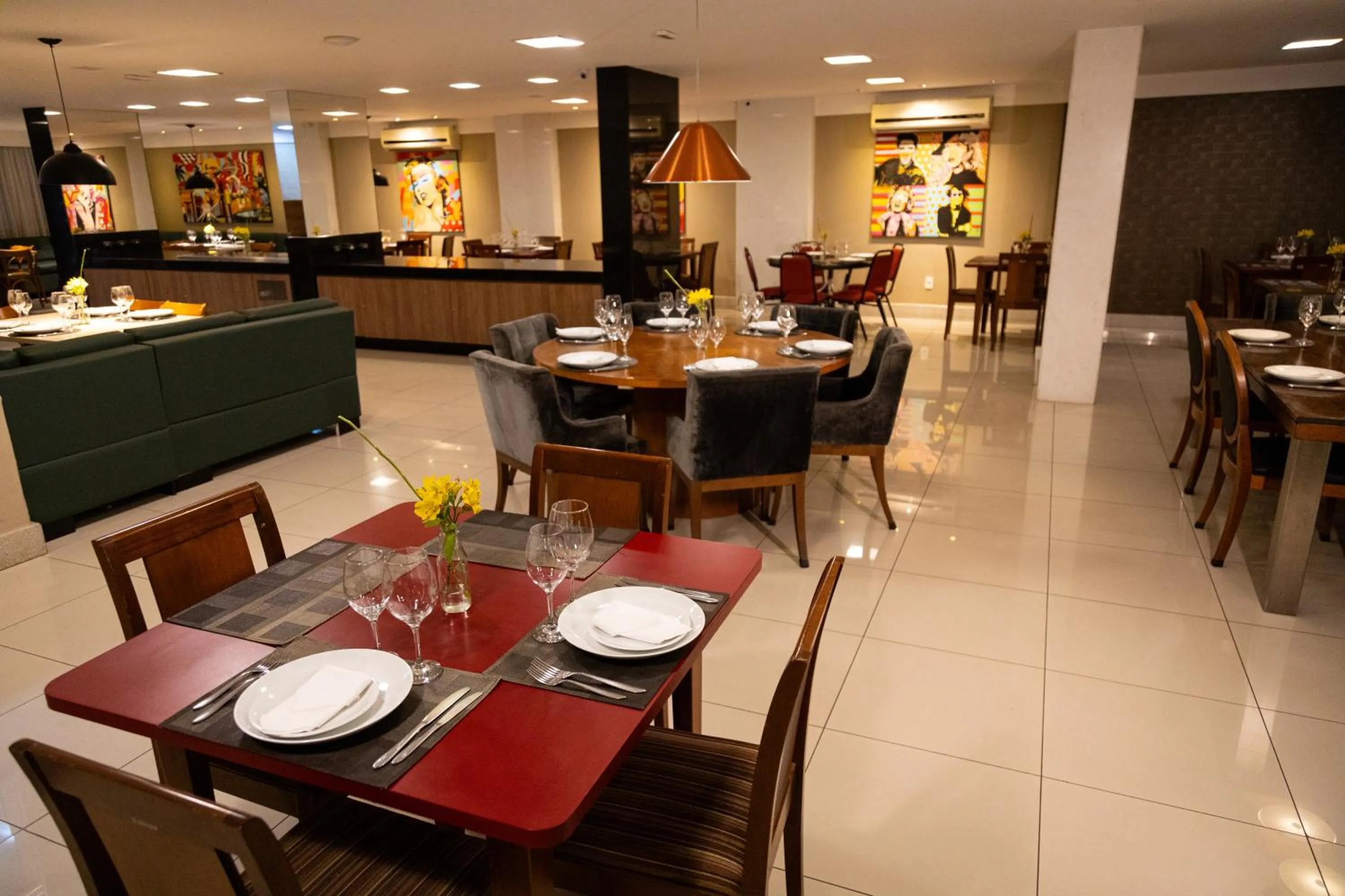 Restaurant/places to eat in Alfa Hotel
