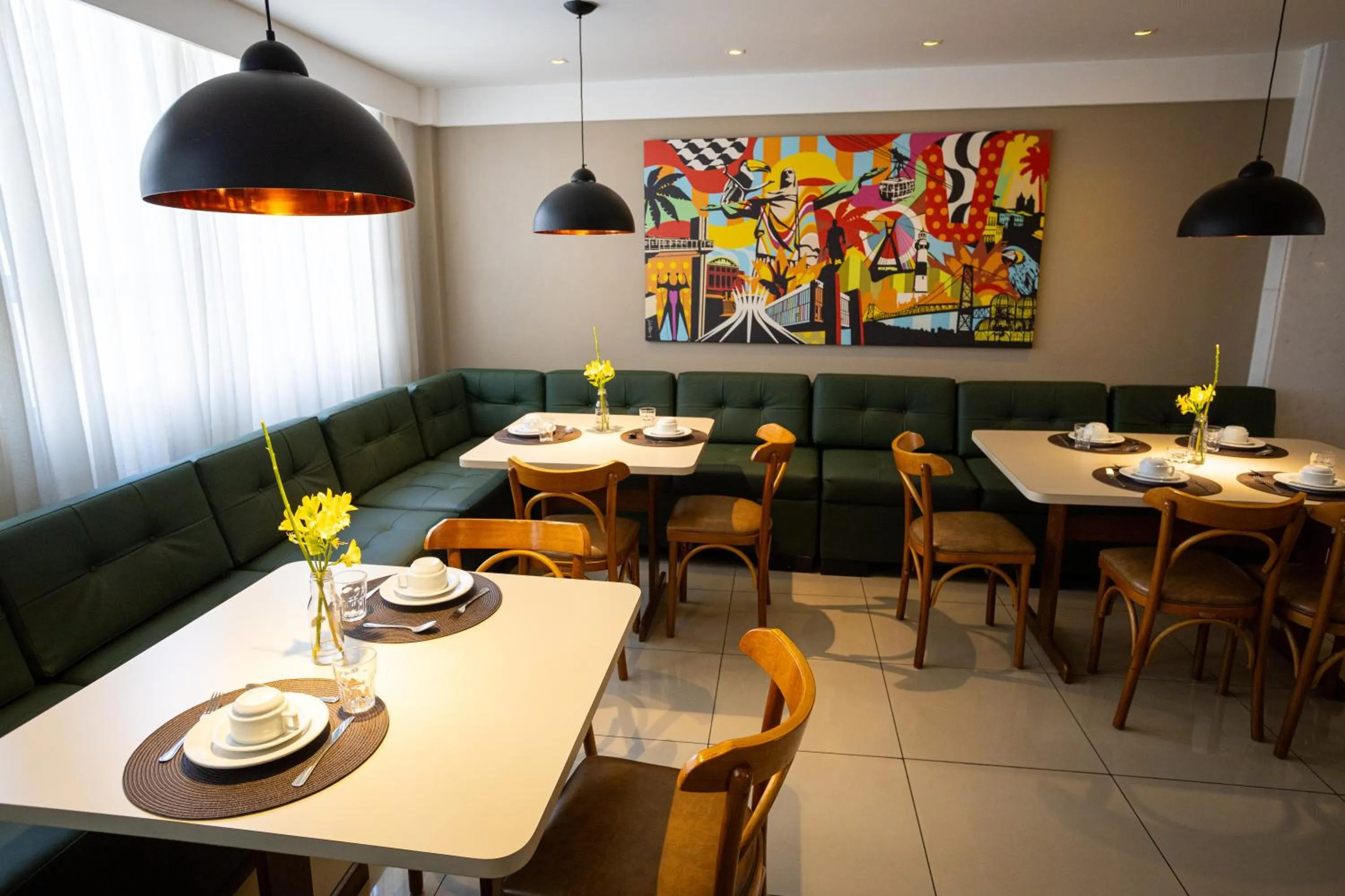 Restaurant/places to eat in Alfa Hotel