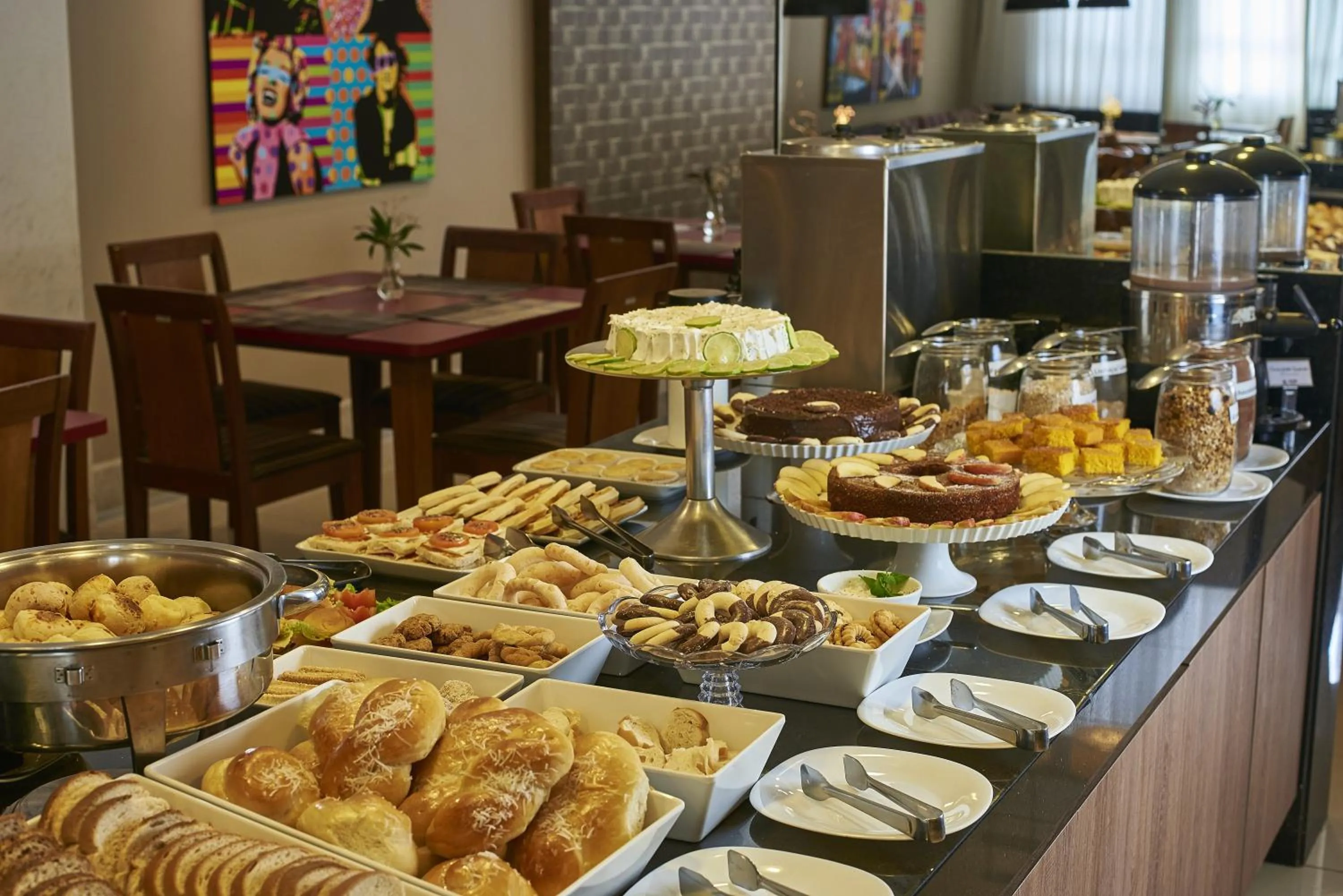 Restaurant/places to eat in Alfa Hotel