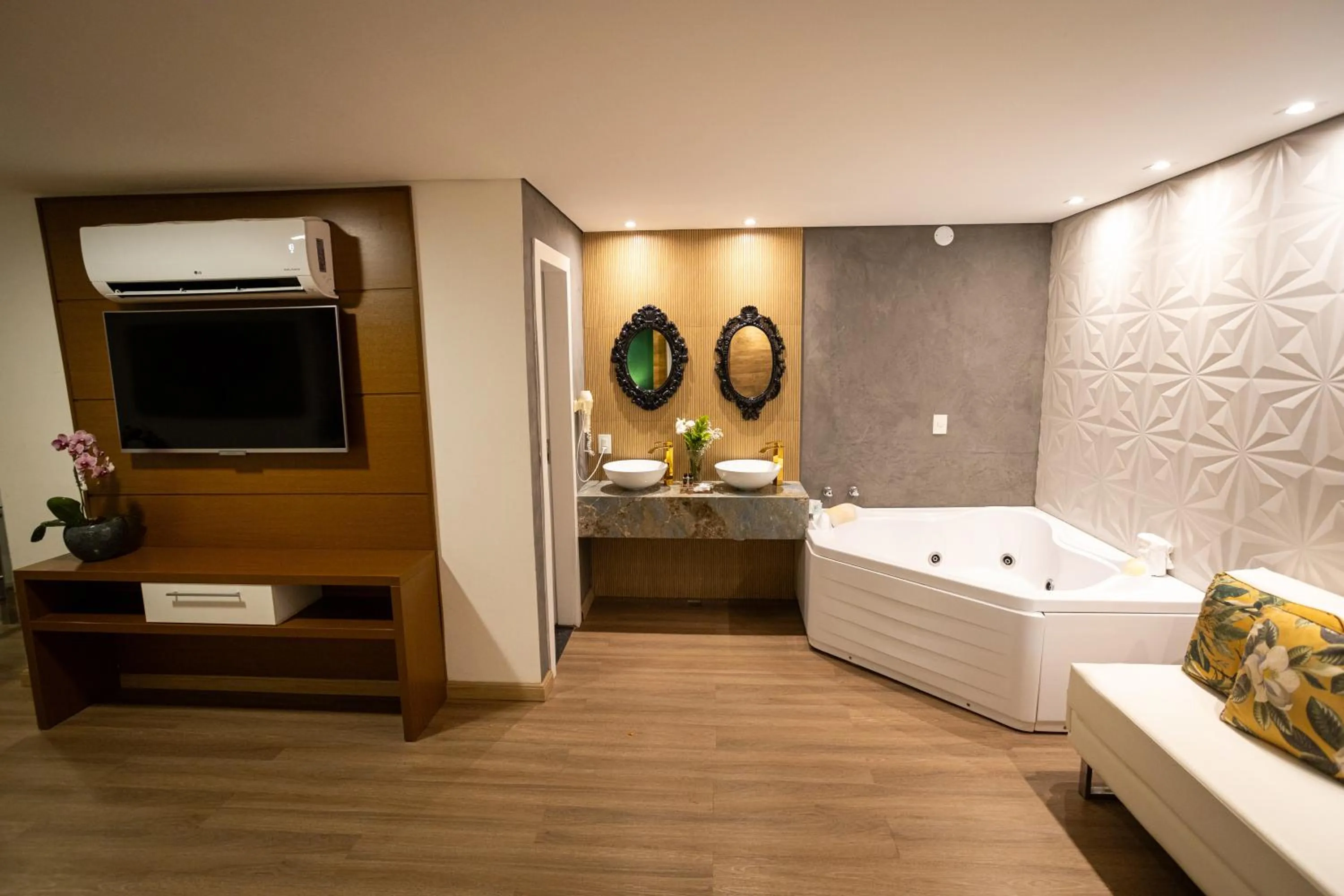 Communal lounge/ TV room in Alfa Hotel