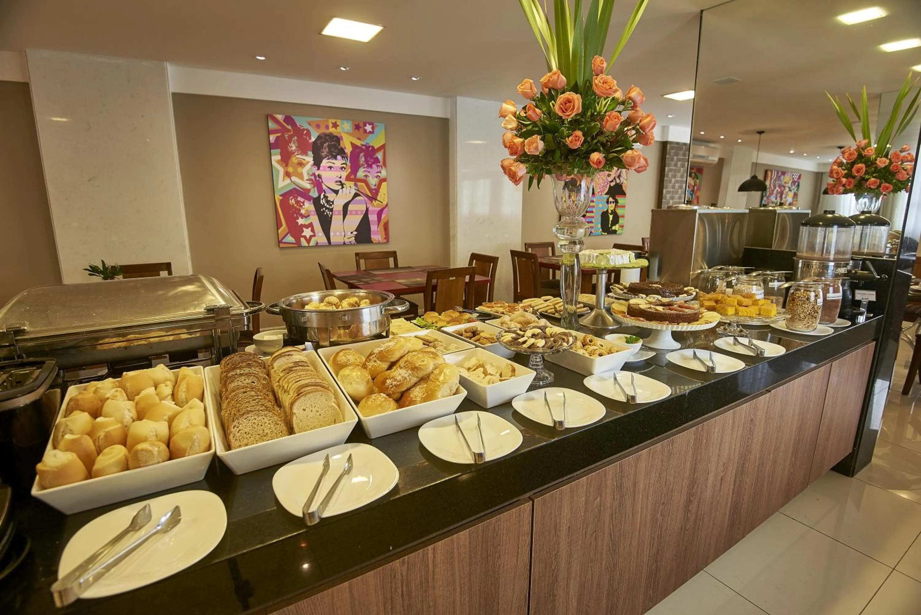 Restaurant/places to eat in Alfa Hotel