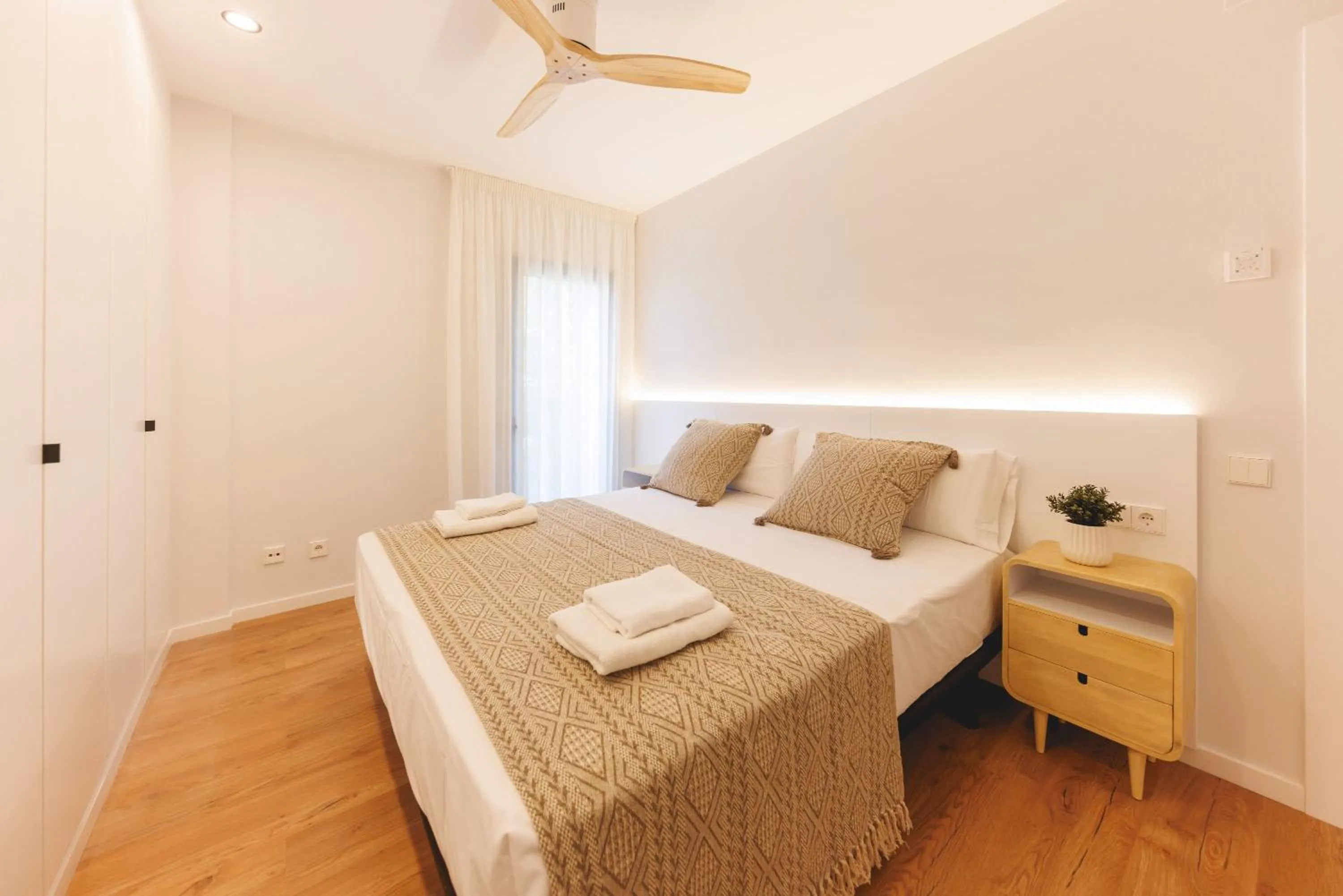 Bed in Bravissimo Devesa, 3 bedrooms and near the parc