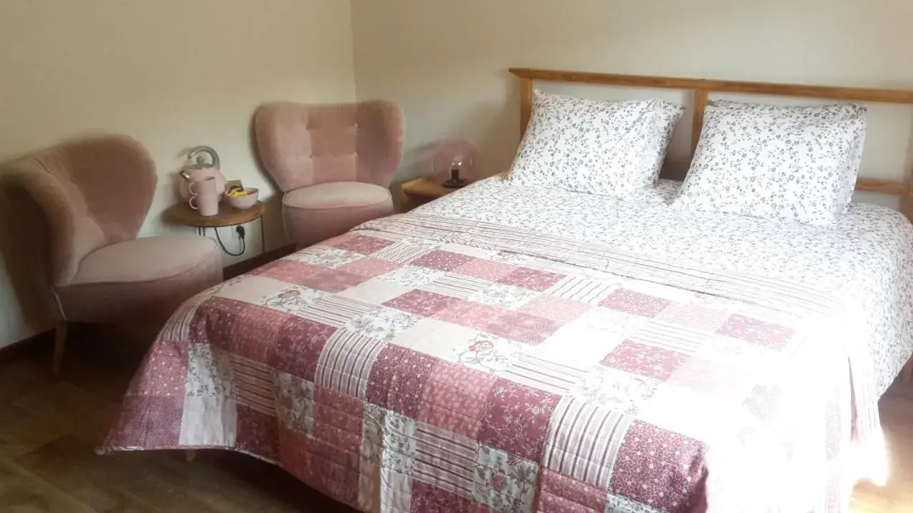 Double Room with Private External Bathroom in B&B Le Bois de Champia Double Room with Private External Bathroom in B&B Le Bois de Champia