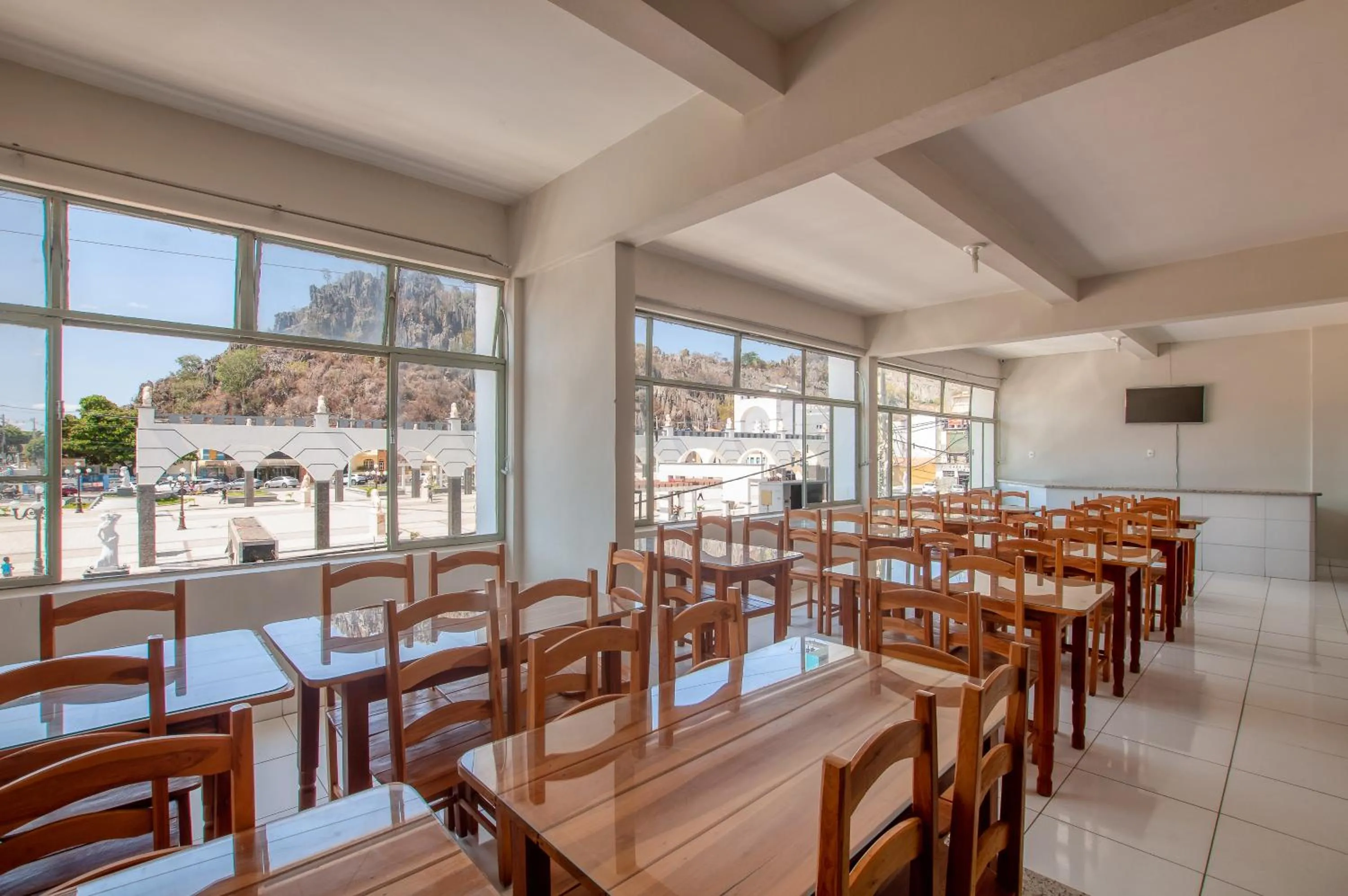Restaurant/places to eat in Lapa Hotel