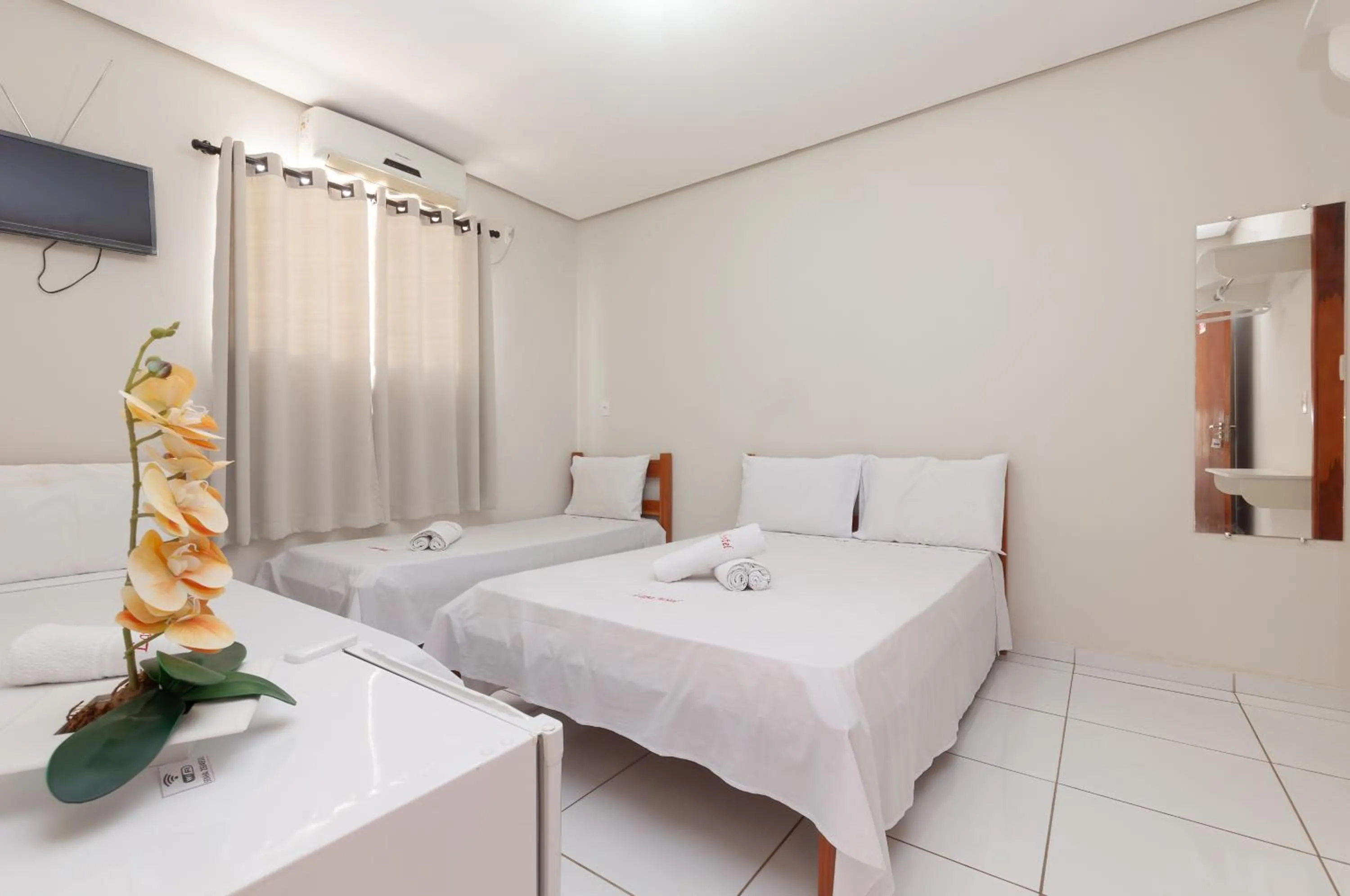 Photo of the whole room, Bed in Lapa Hotel