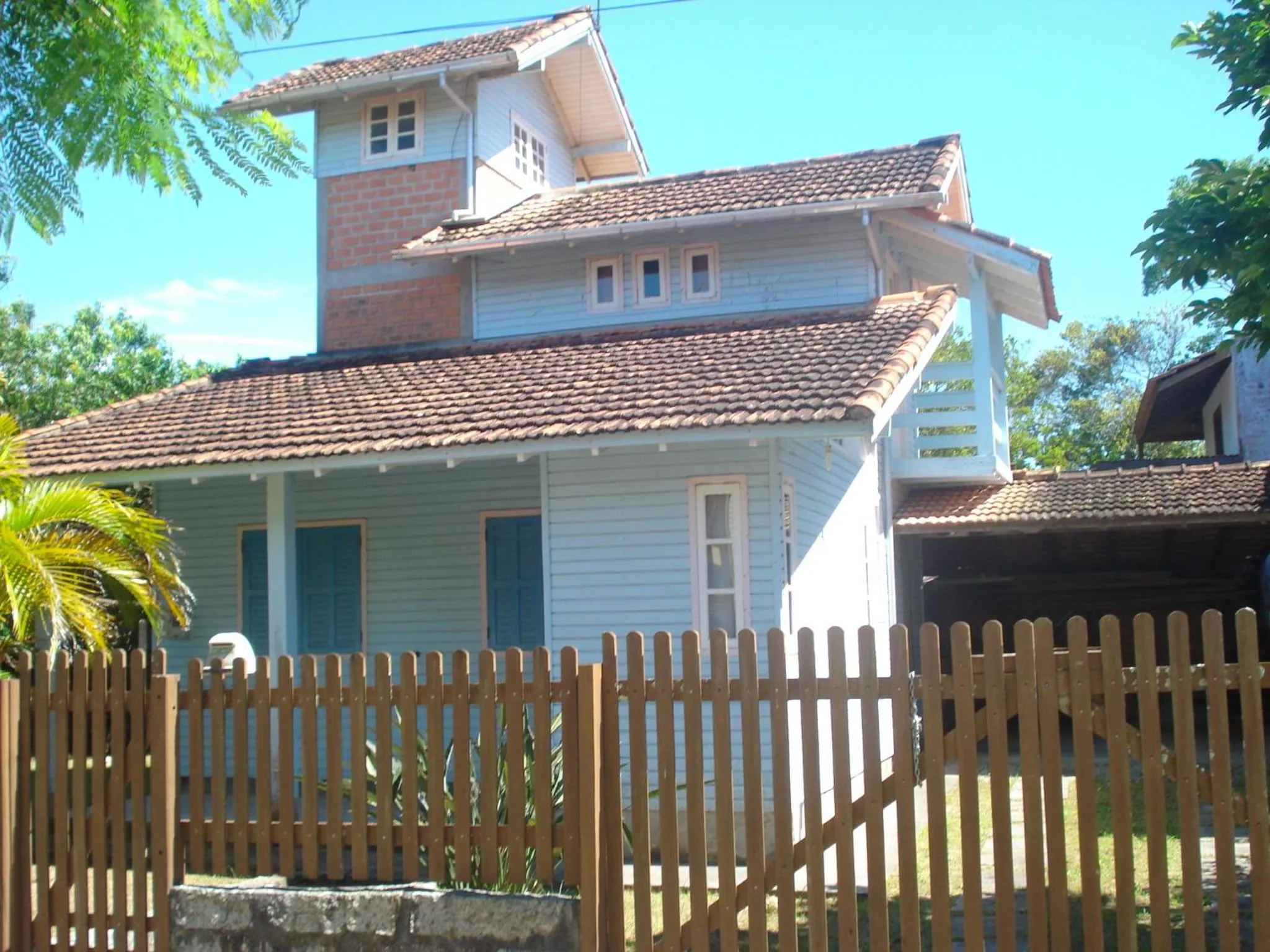 Property building in Casa Guarda do Embaú