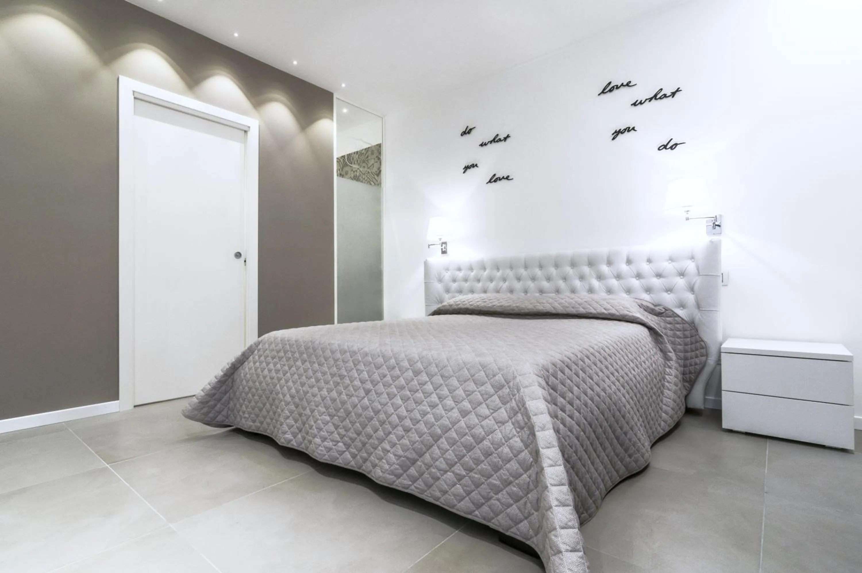 Spring, Bed in Villa Capodarco B&B