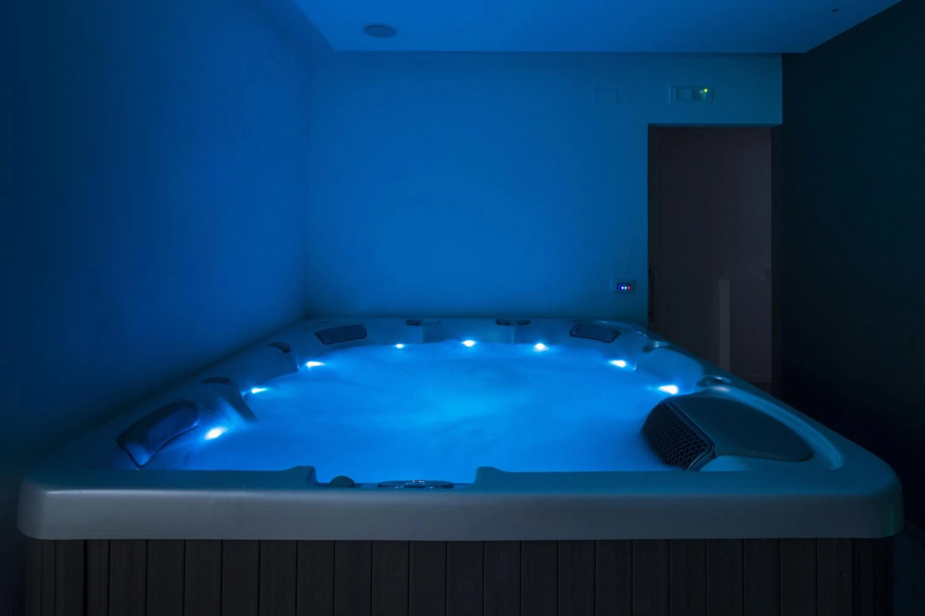 Hot Tub in Villa Capodarco B&B