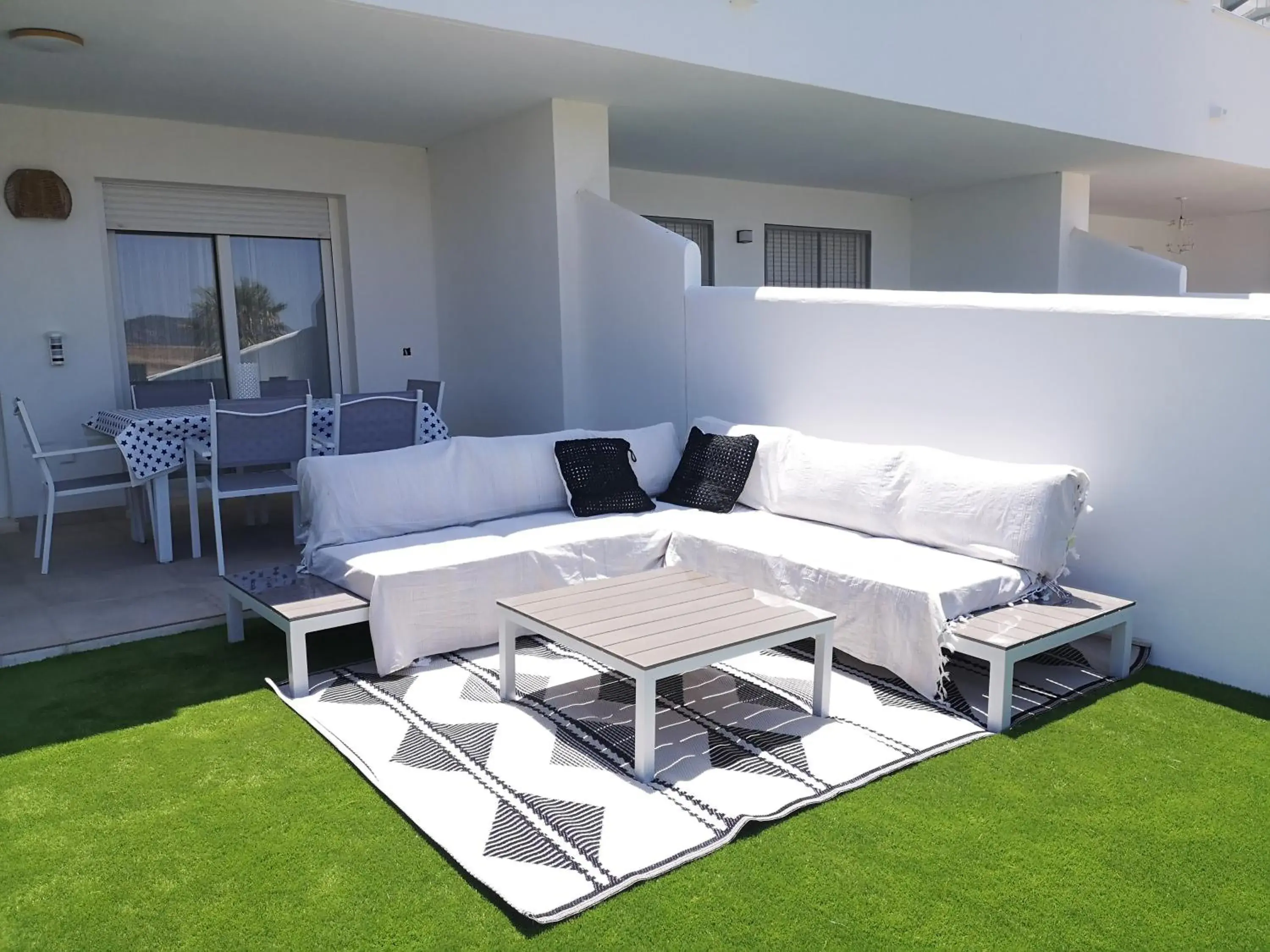 Two-Bedroom Deluxe Apartment with Ocean View in Bajo Poniente Two-Bedroom Deluxe Apartment with Ocean View in Bajo Poniente