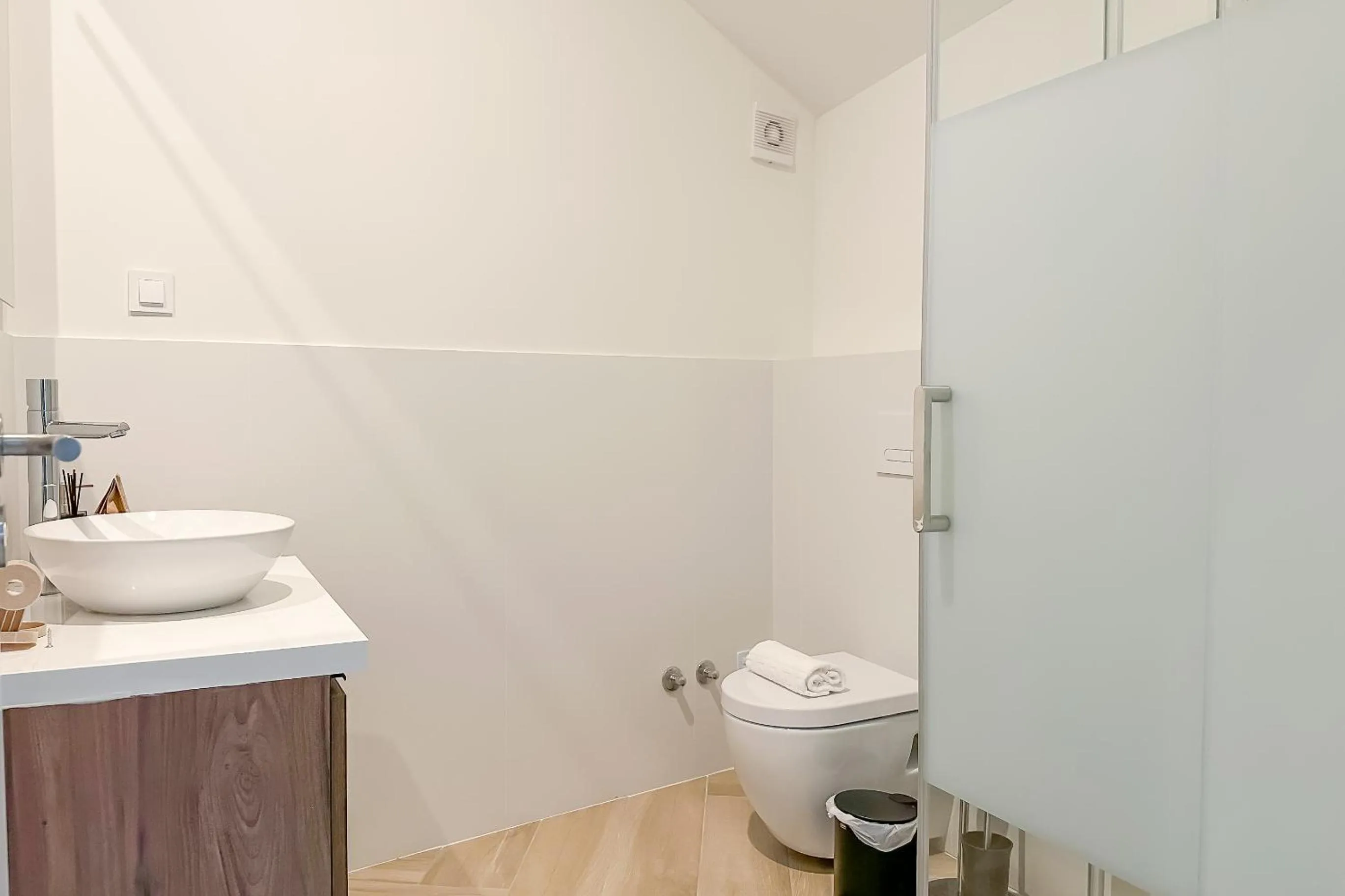 Toilet in Guest House Jacarandá Faro