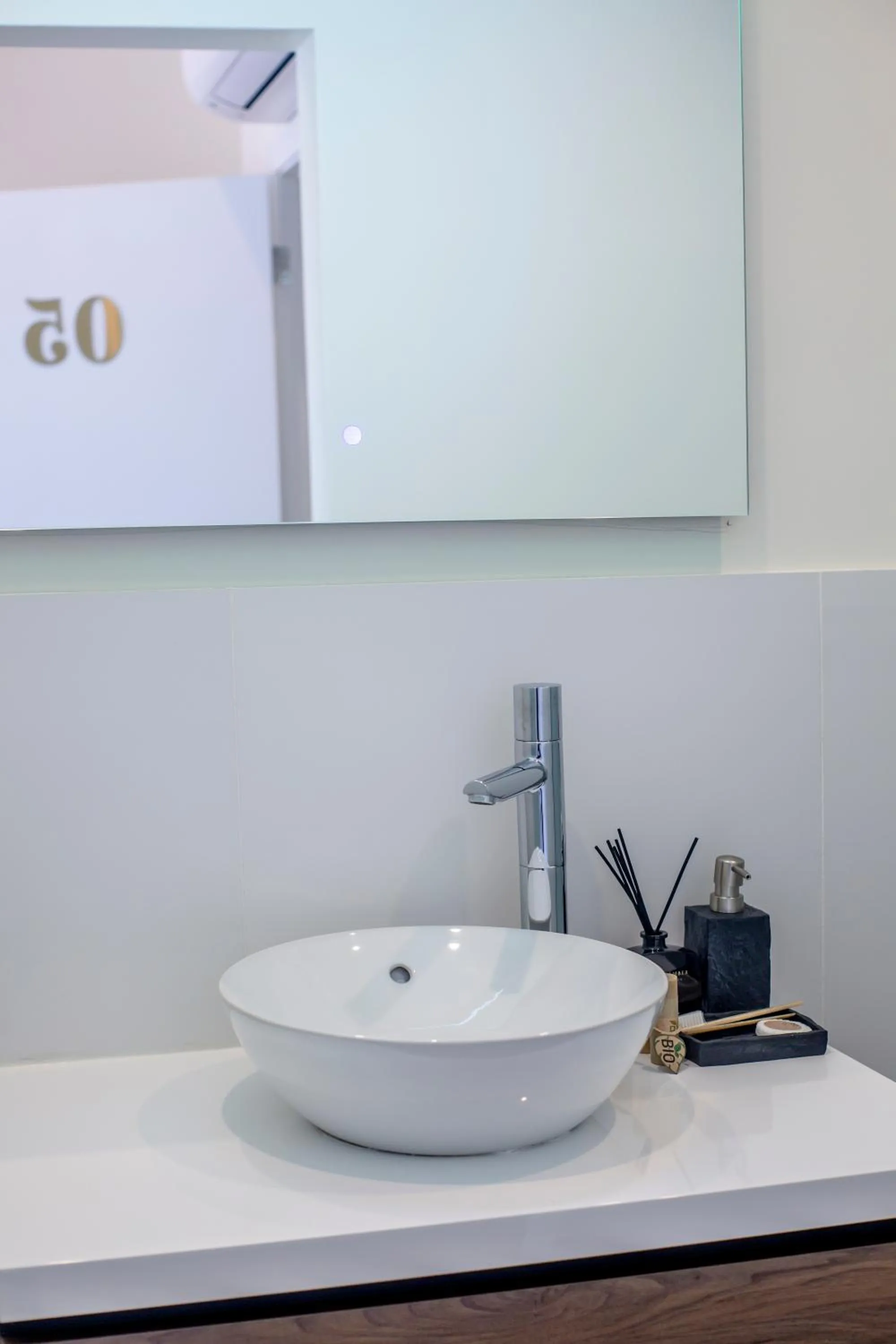 Shower in Guest House Jacarandá Faro