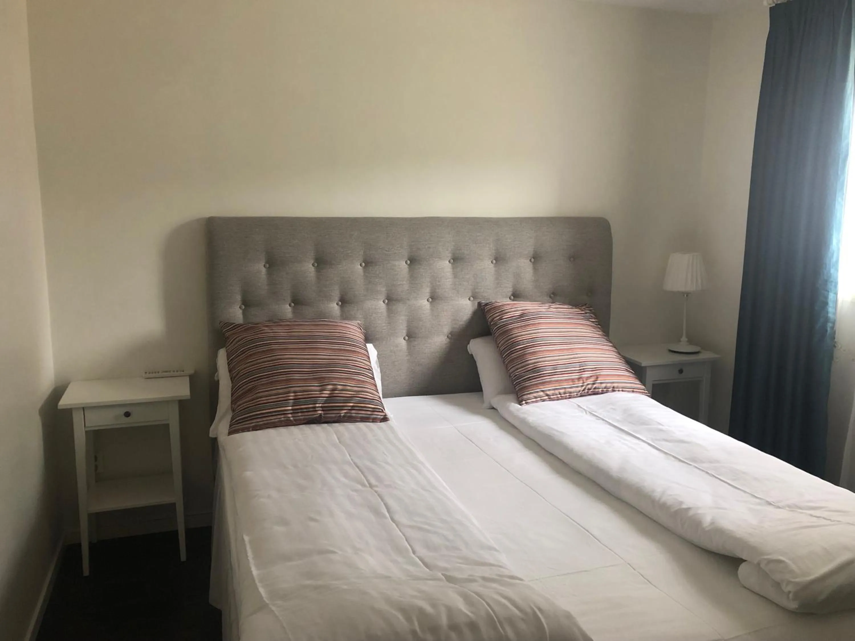 Bed in Skulesjön Hotell