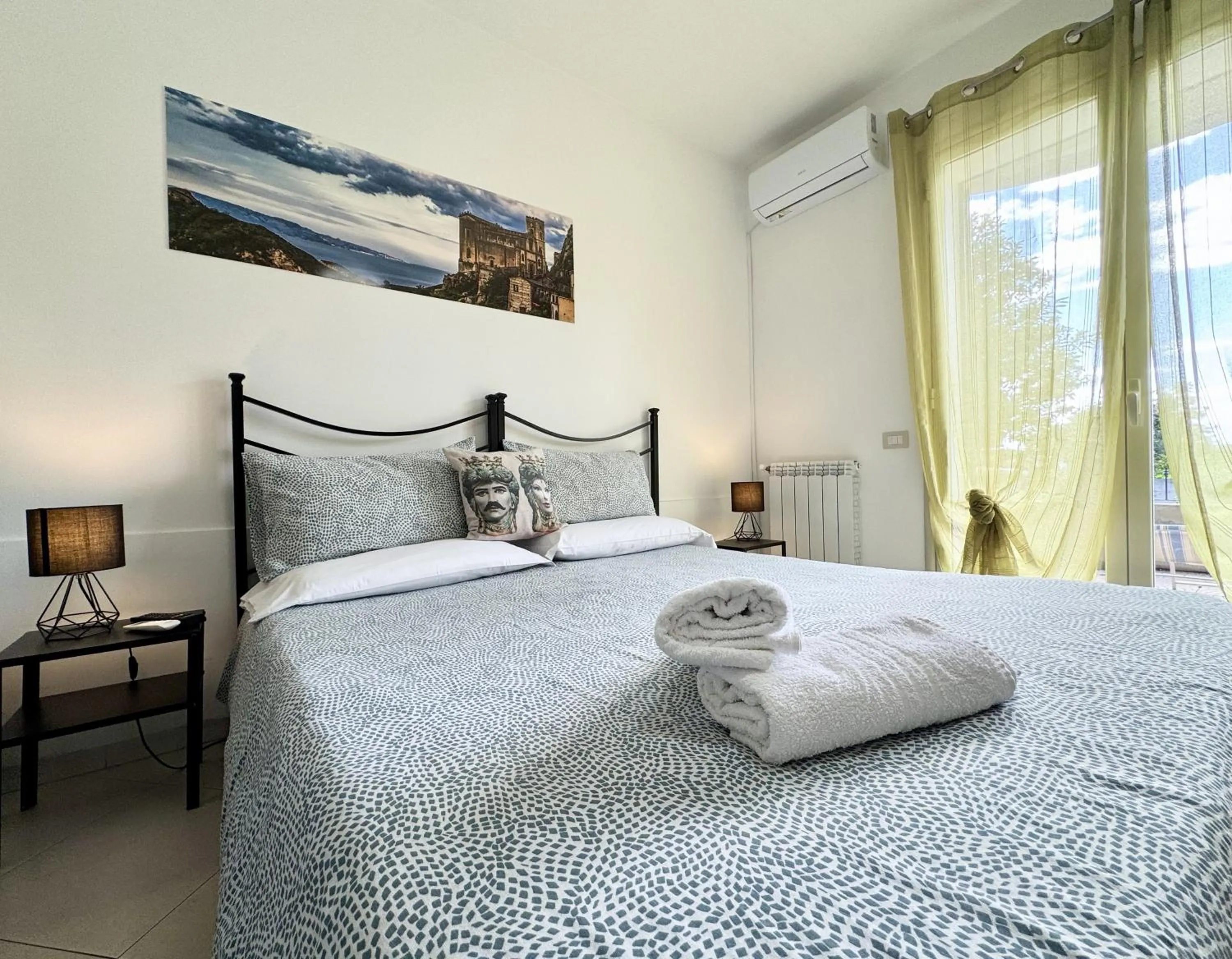 Bedroom, Bed in New Naxos Village
