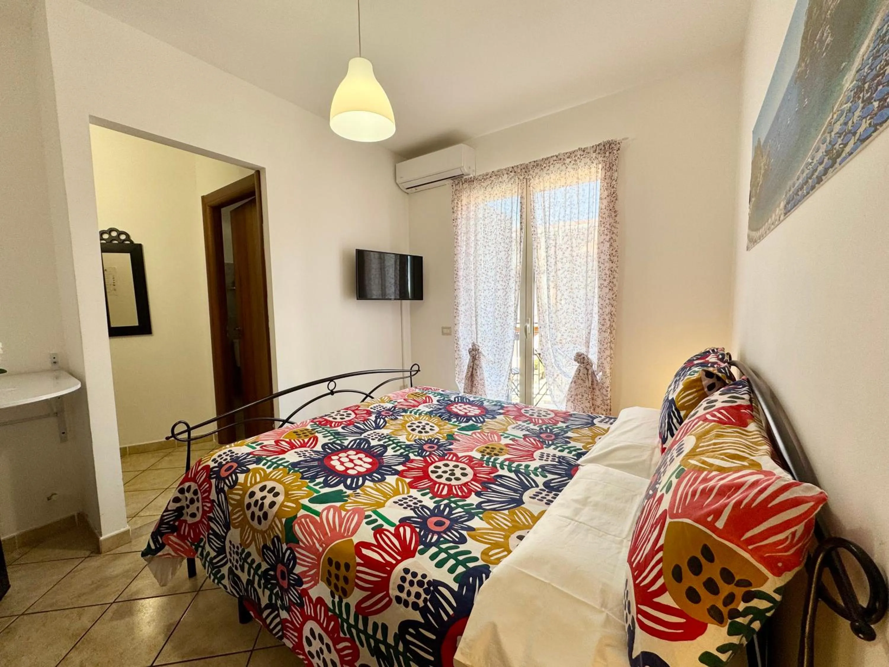 Bedroom, Bed in New Naxos Village