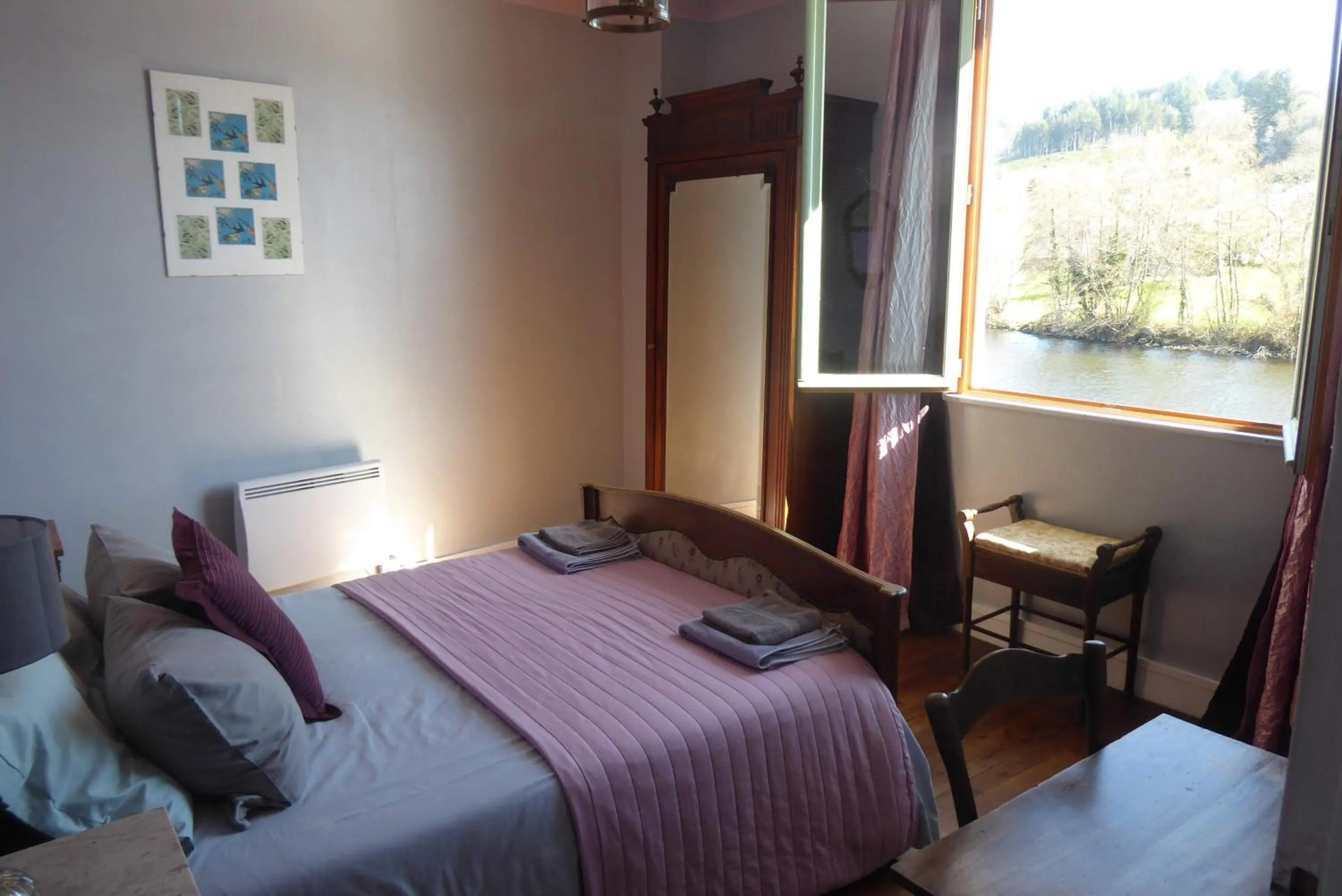 Double Room with Private Bathroom and Lake View - single occupancy in Chambres d'Hôtes L'Hirondelle du Lac