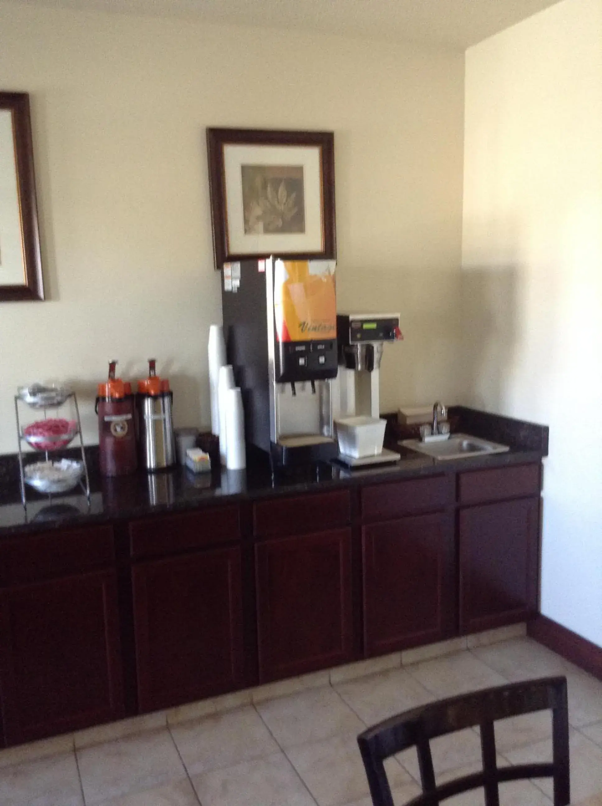 Restaurant/places to eat in Days Inn by Wyndham Carroll Restaurant/places to eat in Days Inn by Wyndham Carroll