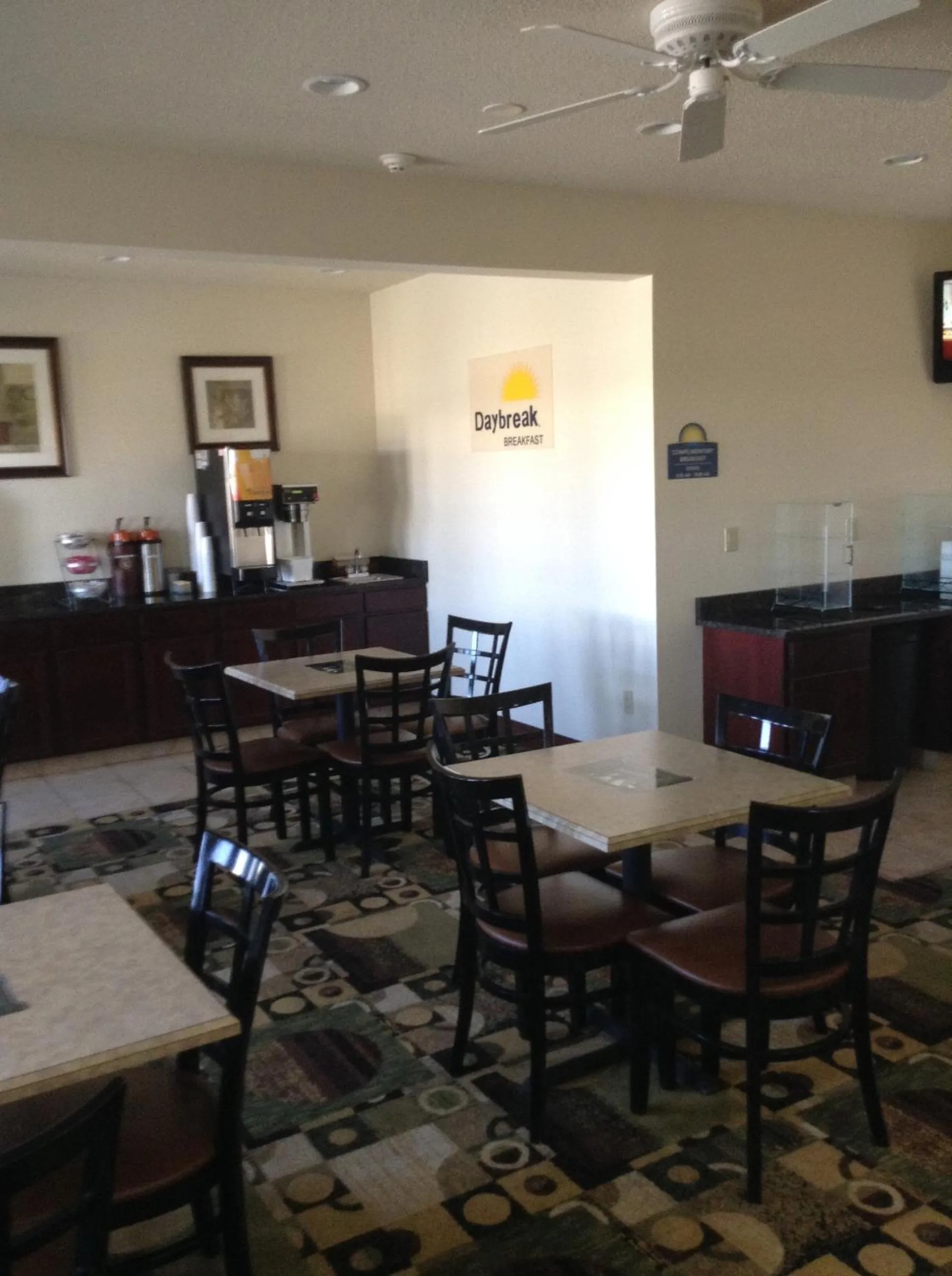 Restaurant/places to eat in Days Inn by Wyndham Carroll