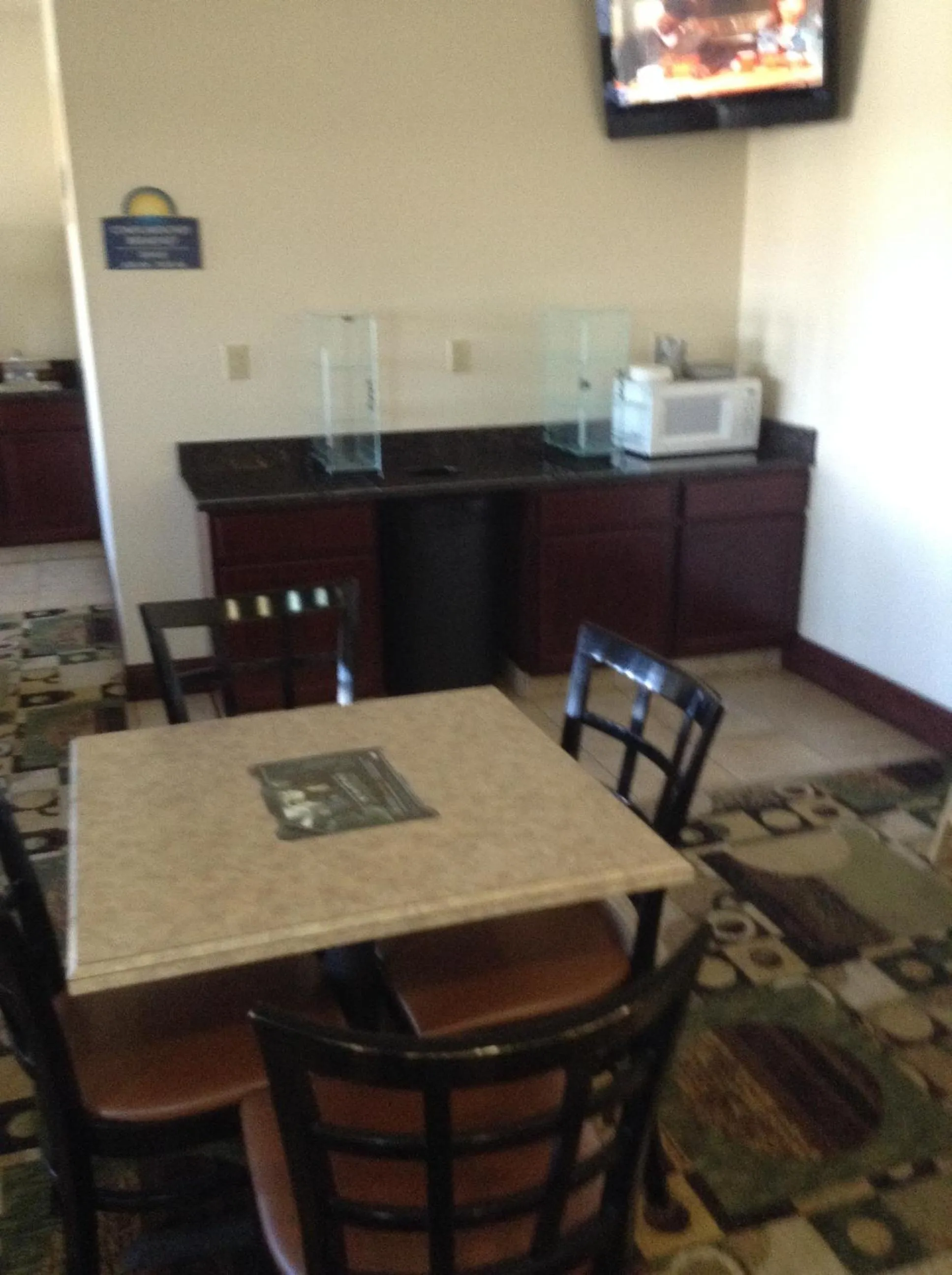 Restaurant/places to eat in Days Inn by Wyndham Carroll