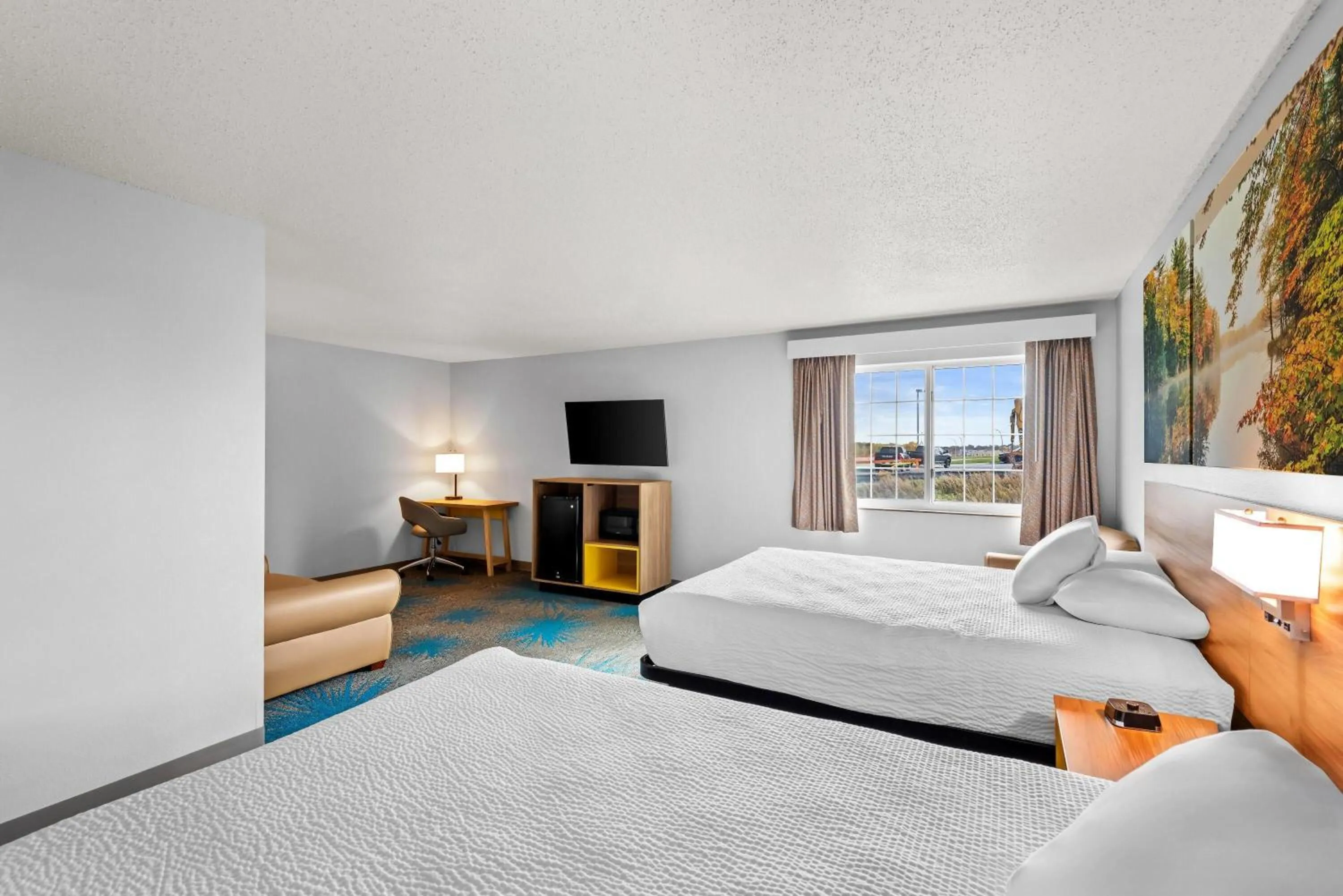 Photo of the whole room, Bed in Days Inn by Wyndham Carroll
