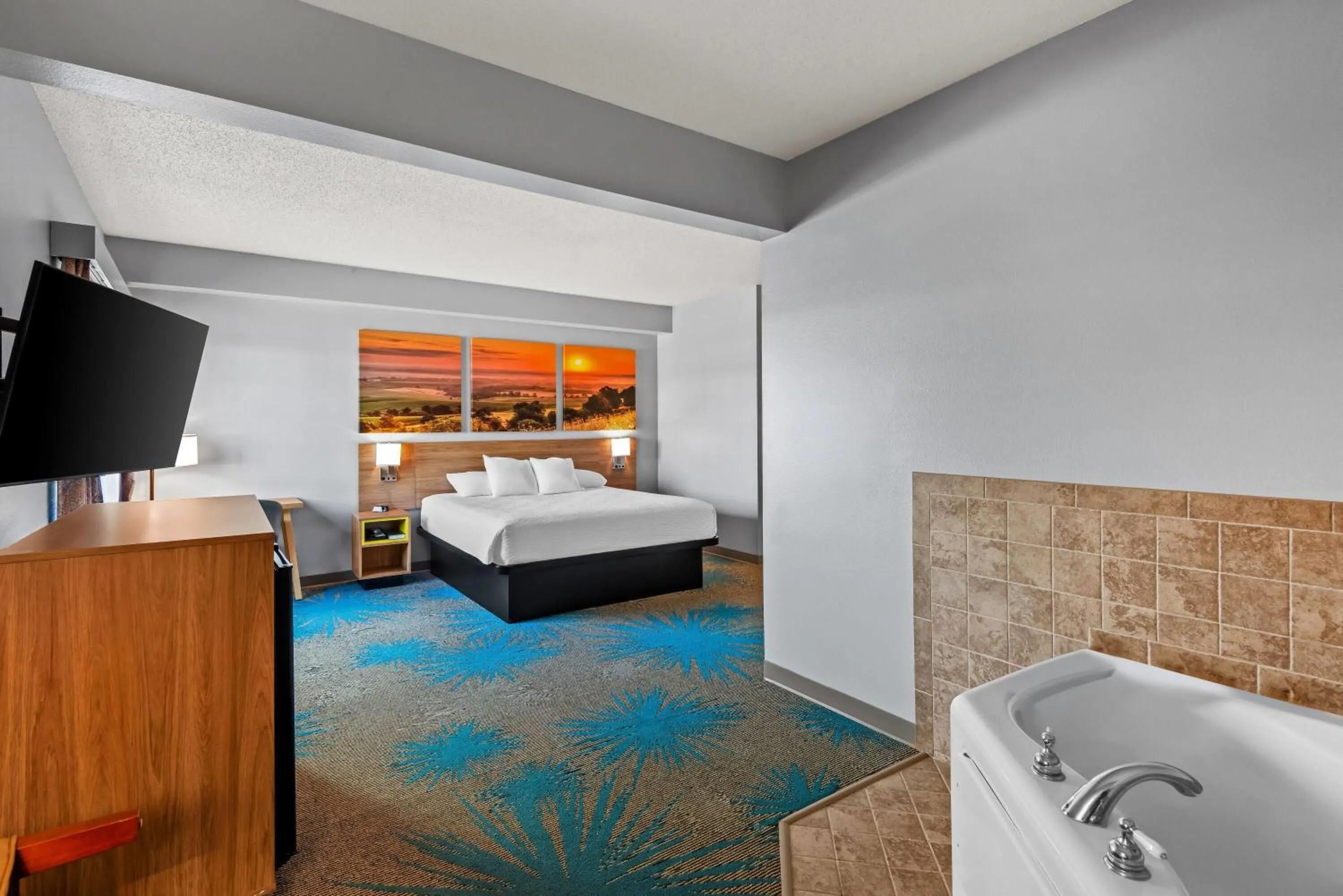 Bath, Bed in Days Inn by Wyndham Carroll