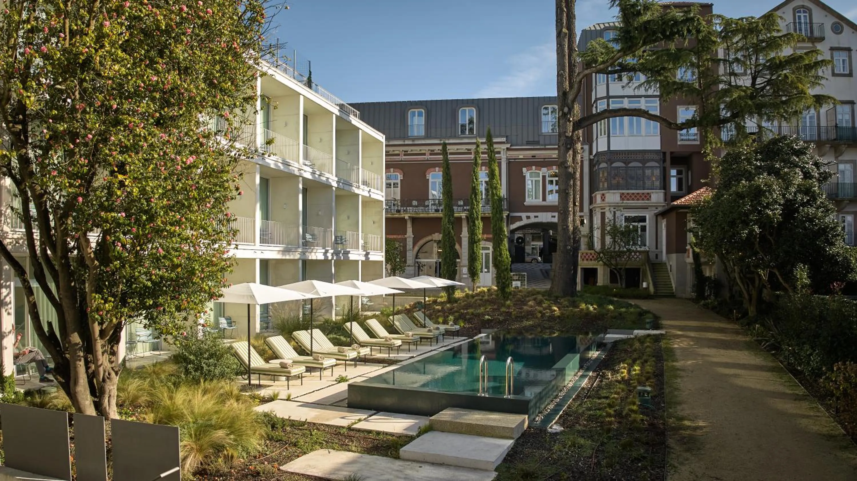 Property building in One Shot Palácio Cedofeita