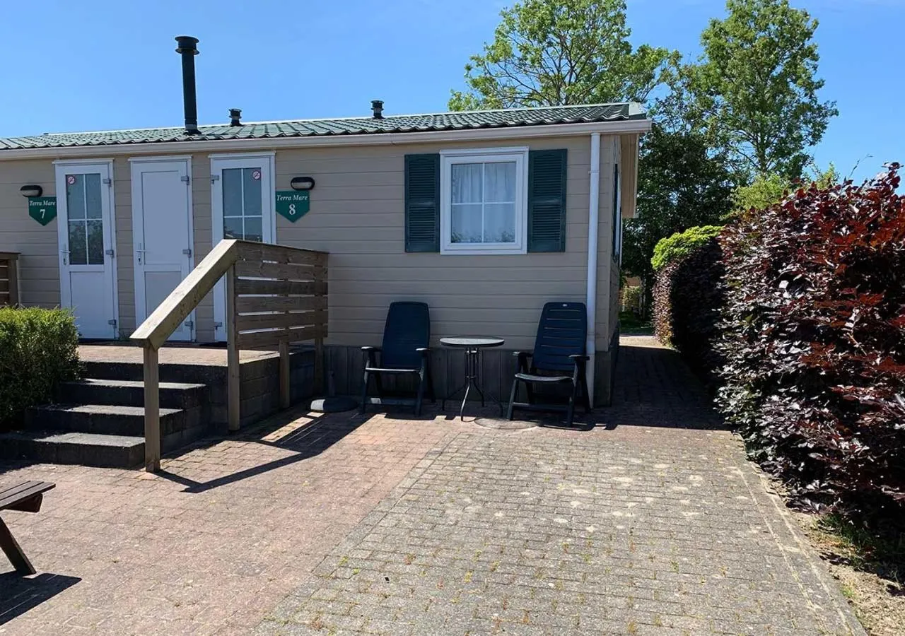 Patio in Chaletparc Krabbenkreek Zeeland - Hotel rooms "Terra Mare"