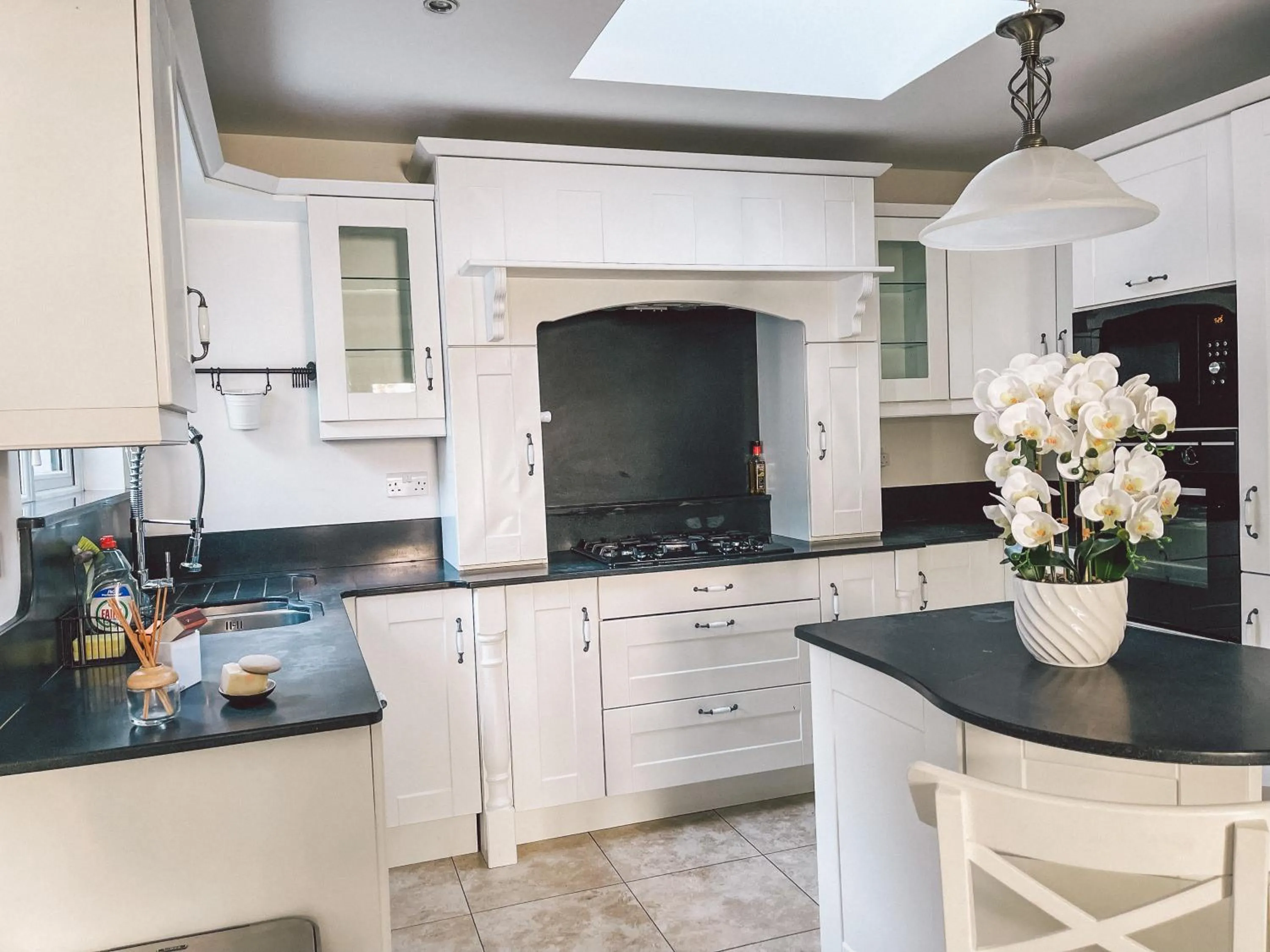 Kitchen or kitchenette in Broc House Suites