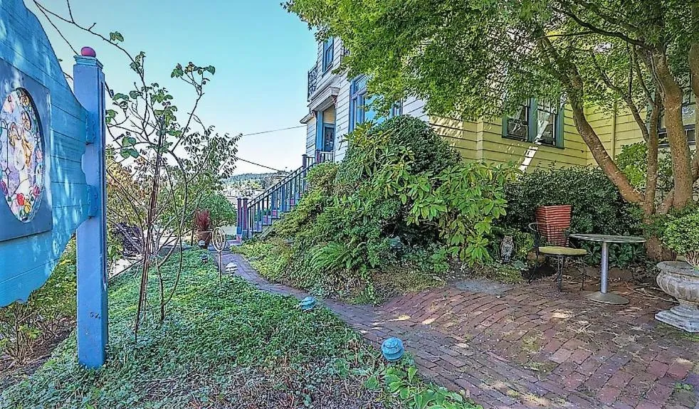 Clementine's Guest House & Vacation Rentals