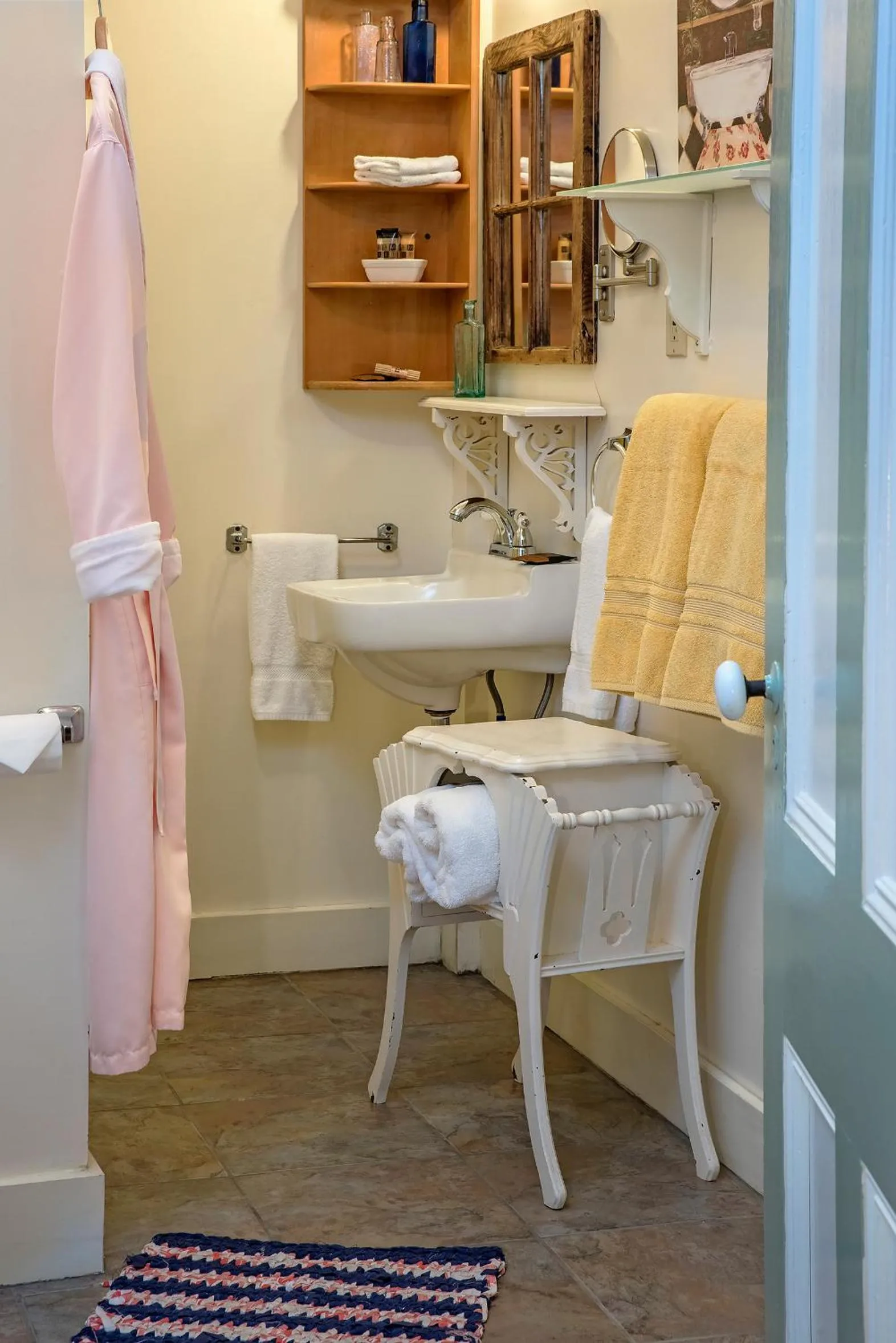 Bathroom in Clementine's Guest House & Vacation Rentals
