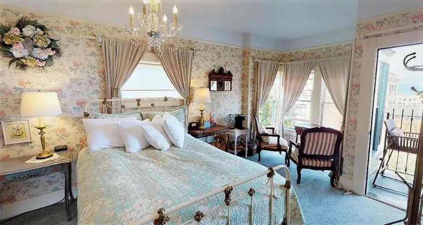 Bed in Clementine's Guest House & Vacation Rentals