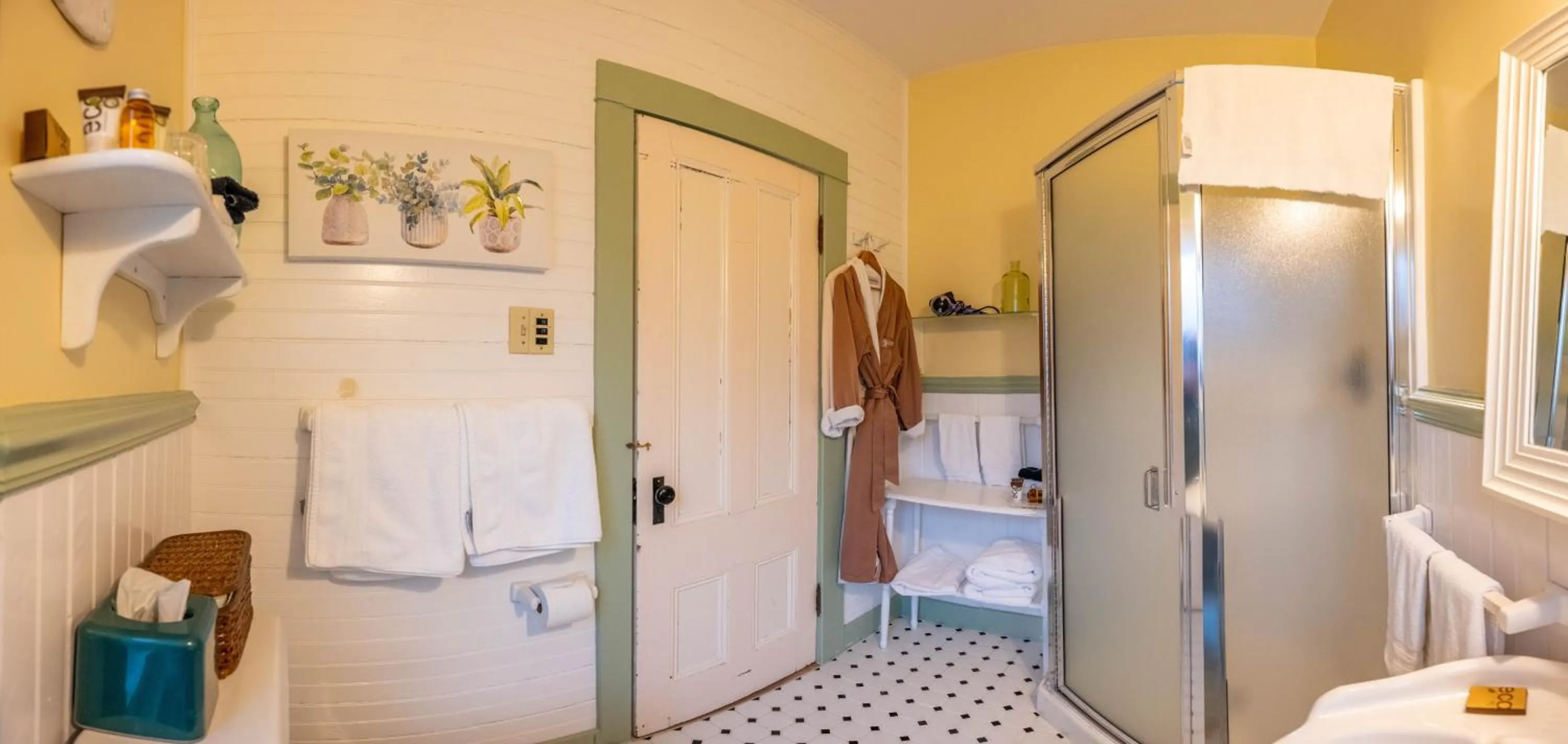 Clementine's Guest House & Vacation Rentals