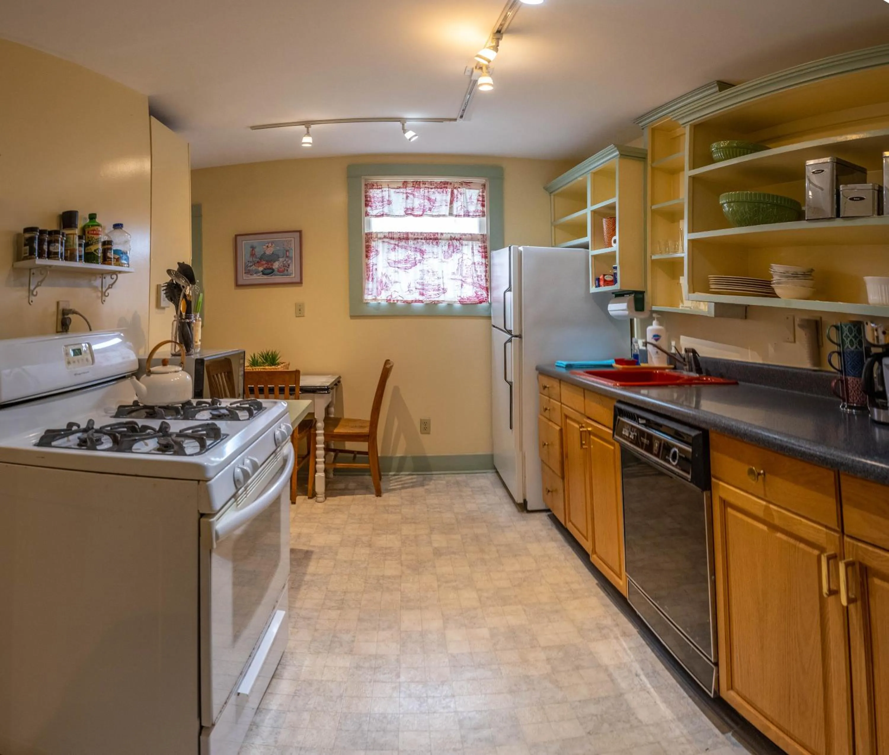 Clementine's Guest House & Vacation Rentals