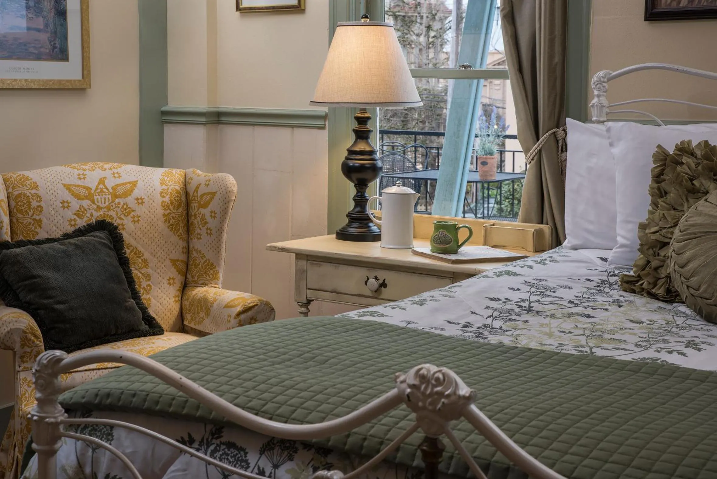 Bedroom, Bed in Clementine's Guest House & Vacation Rentals