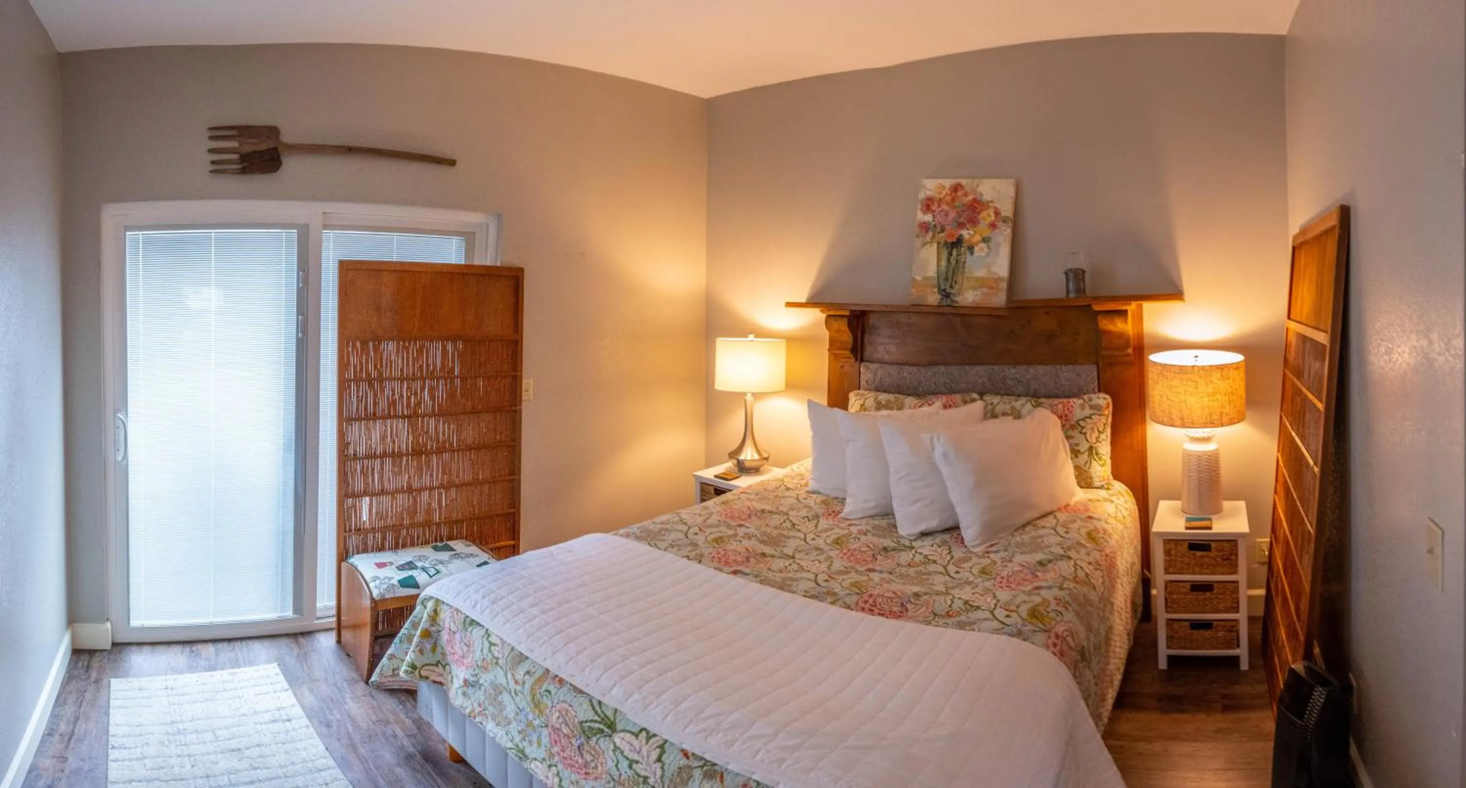 Bed in Clementine's Guest House & Vacation Rentals