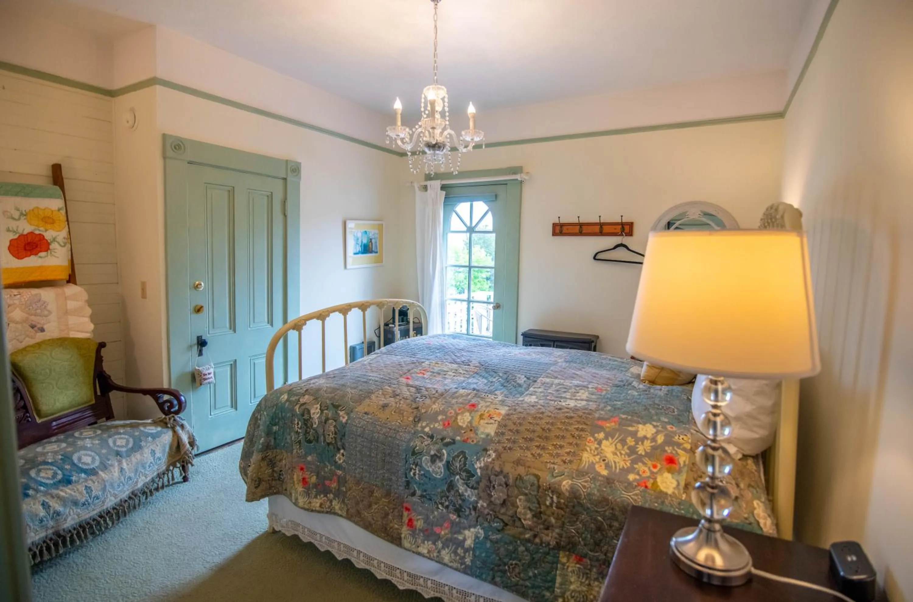 Bed in Clementine's Guest House & Vacation Rentals